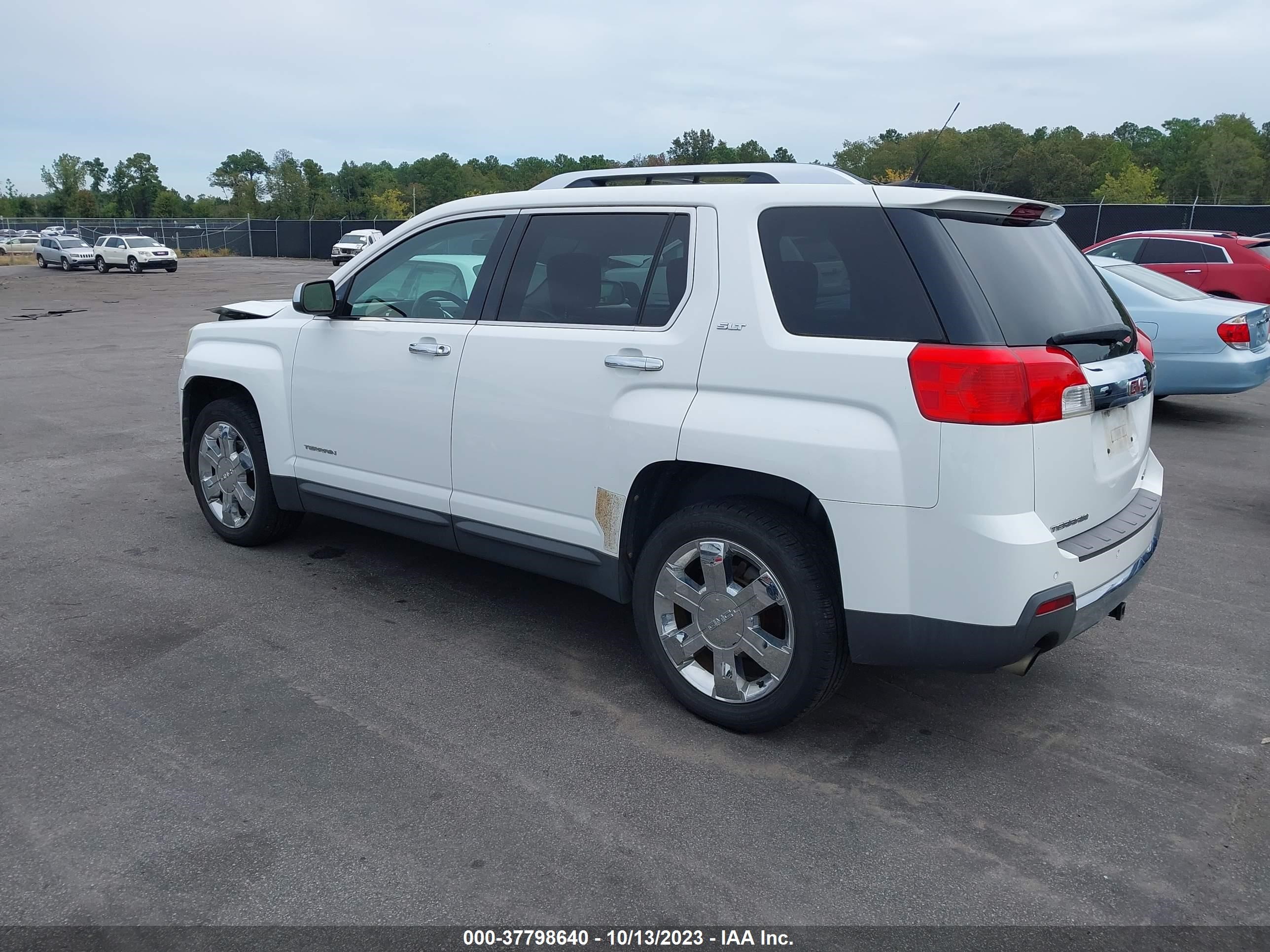 Photo 2 VIN: 2CTFLXE59B6371347 - GMC TERRAIN 