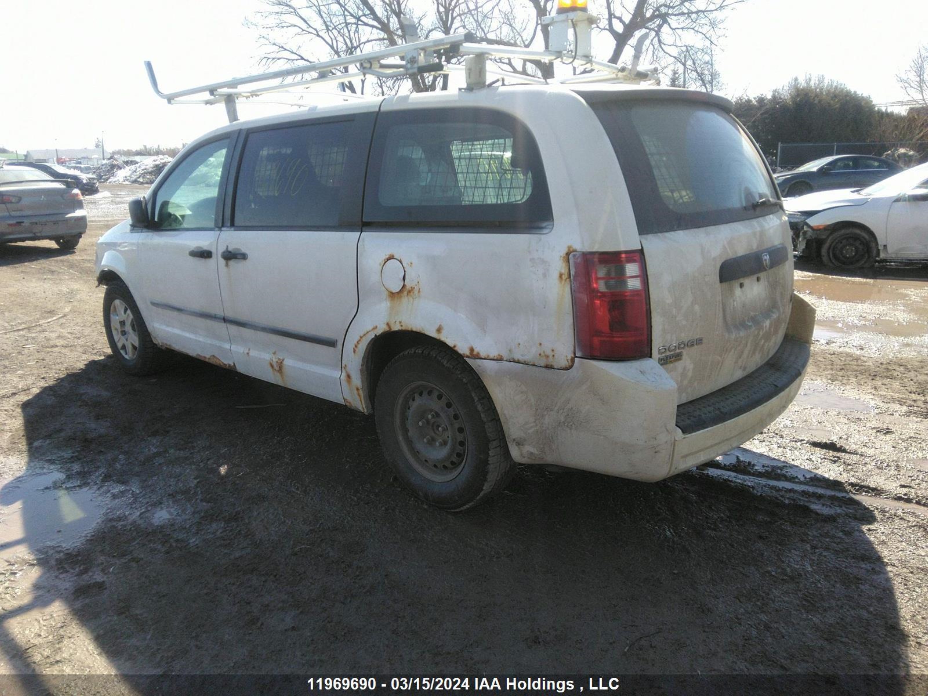 Photo 2 VIN: 2D4CN1AE5AR250889 - DODGE CARAVAN 