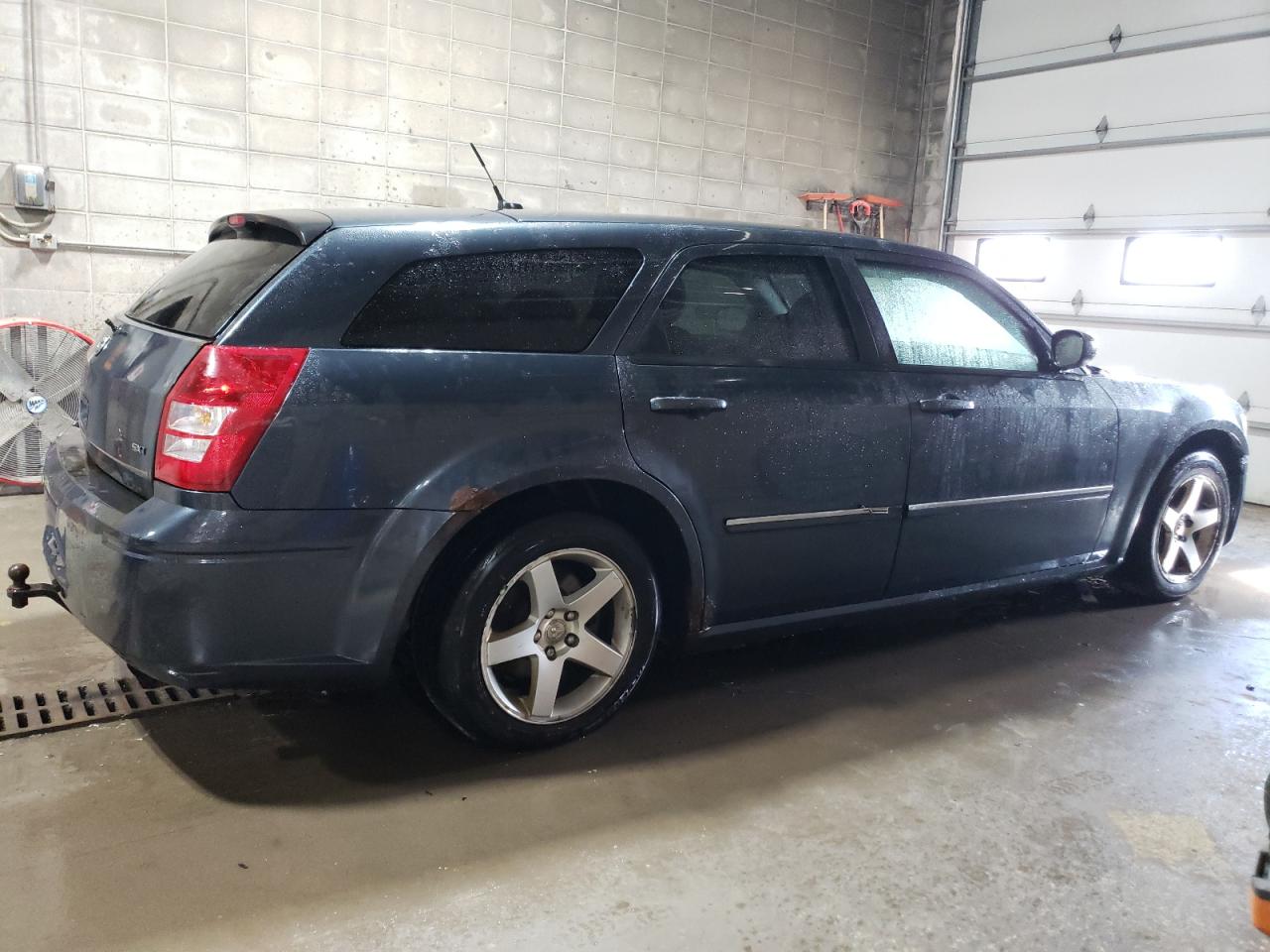 Photo 2 VIN: 2D4FV37V18H244863 - DODGE MAGNUM 