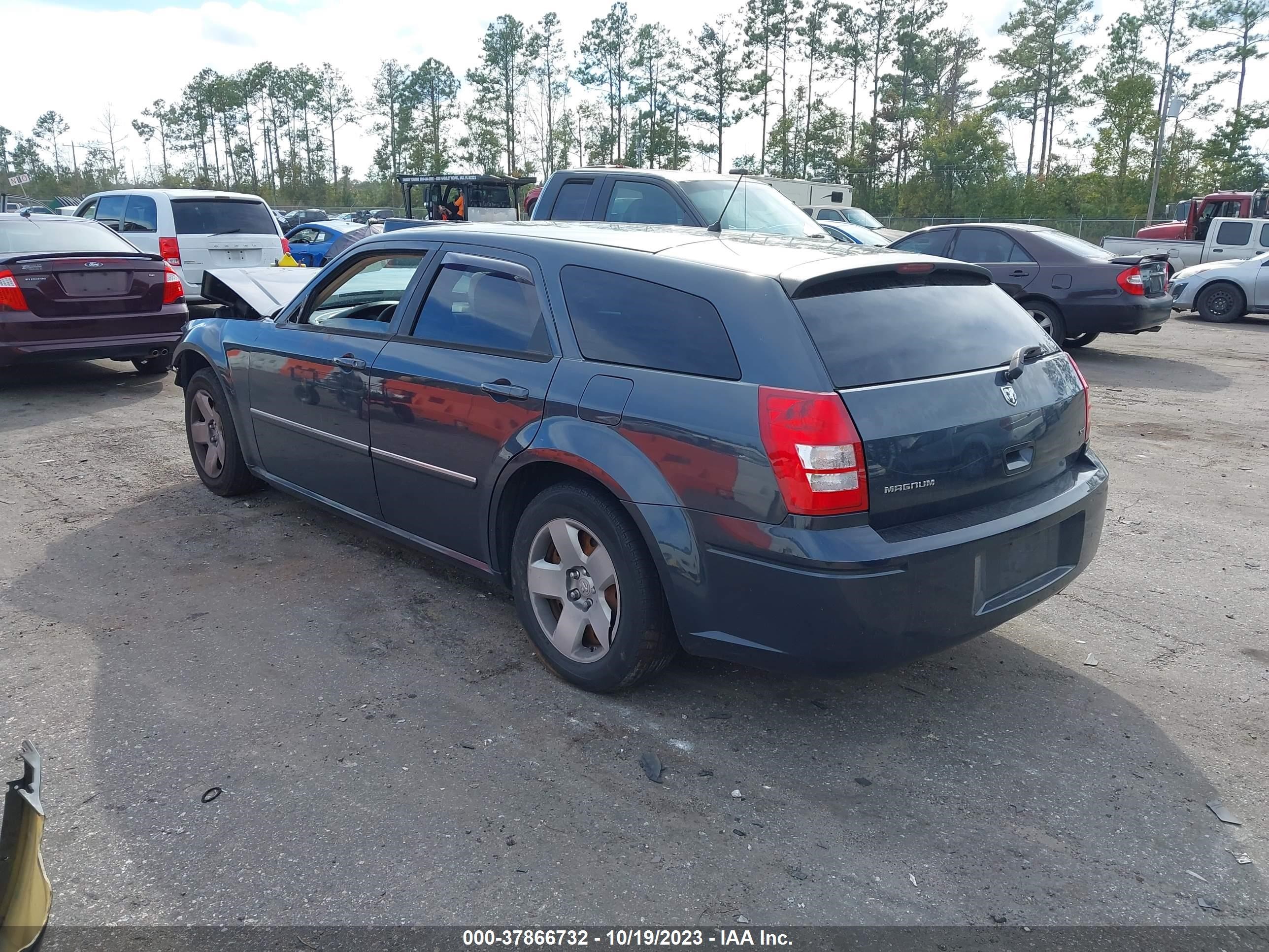 Photo 2 VIN: 2D4FV37V88H192860 - DODGE MAGNUM 