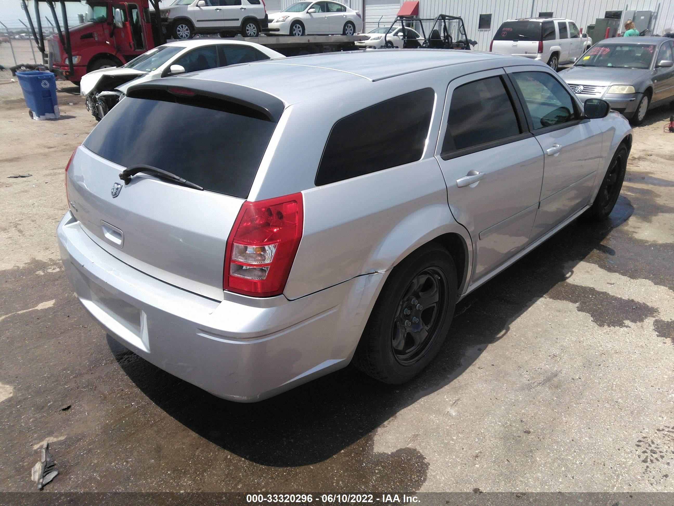 Photo 3 VIN: 2D4FV47T16H513252 - DODGE MAGNUM 