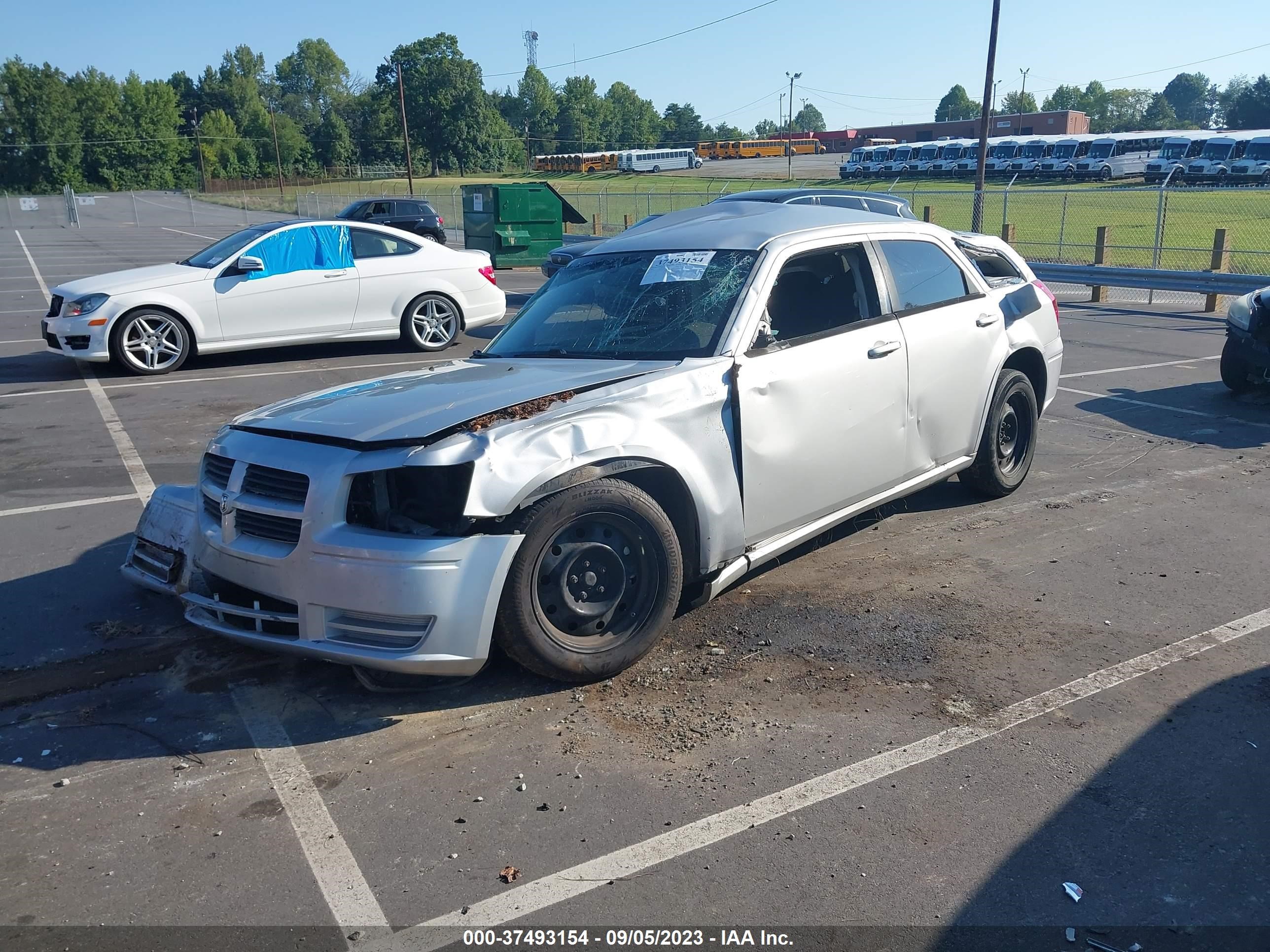 Photo 1 VIN: 2D4FV47T38H168129 - DODGE MAGNUM 