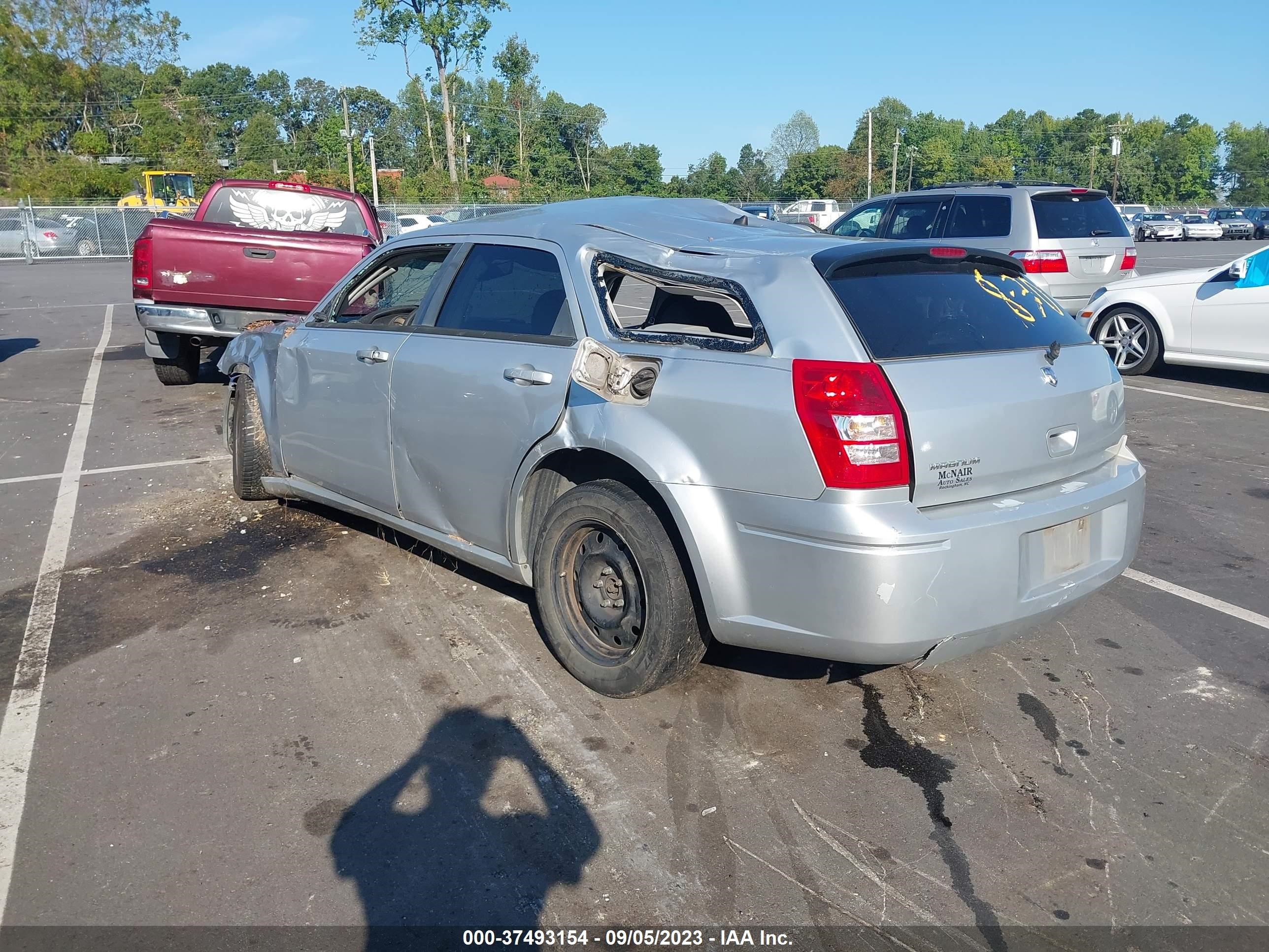 Photo 2 VIN: 2D4FV47T38H168129 - DODGE MAGNUM 