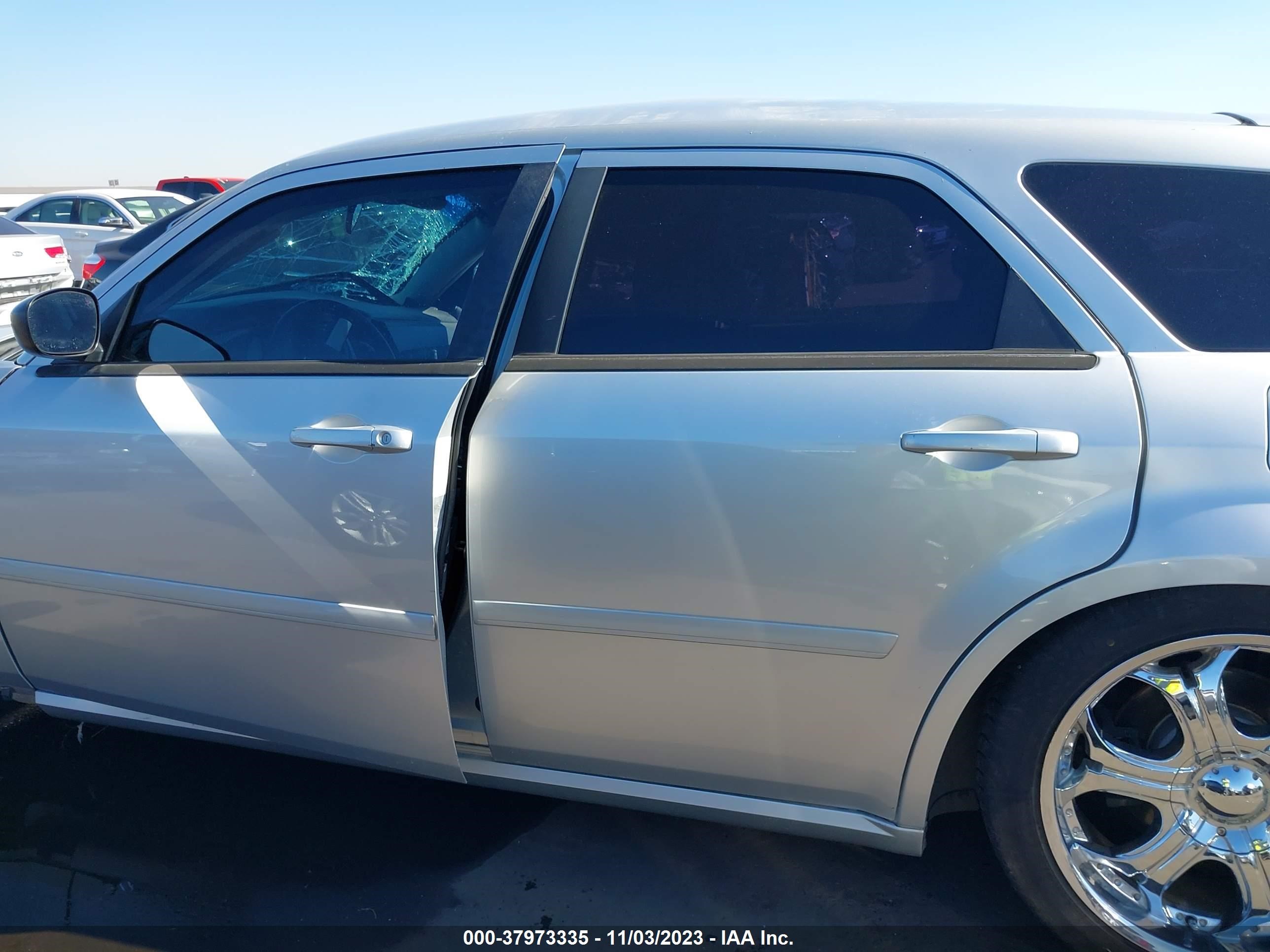 Photo 13 VIN: 2D4FV47T46H122256 - DODGE MAGNUM 