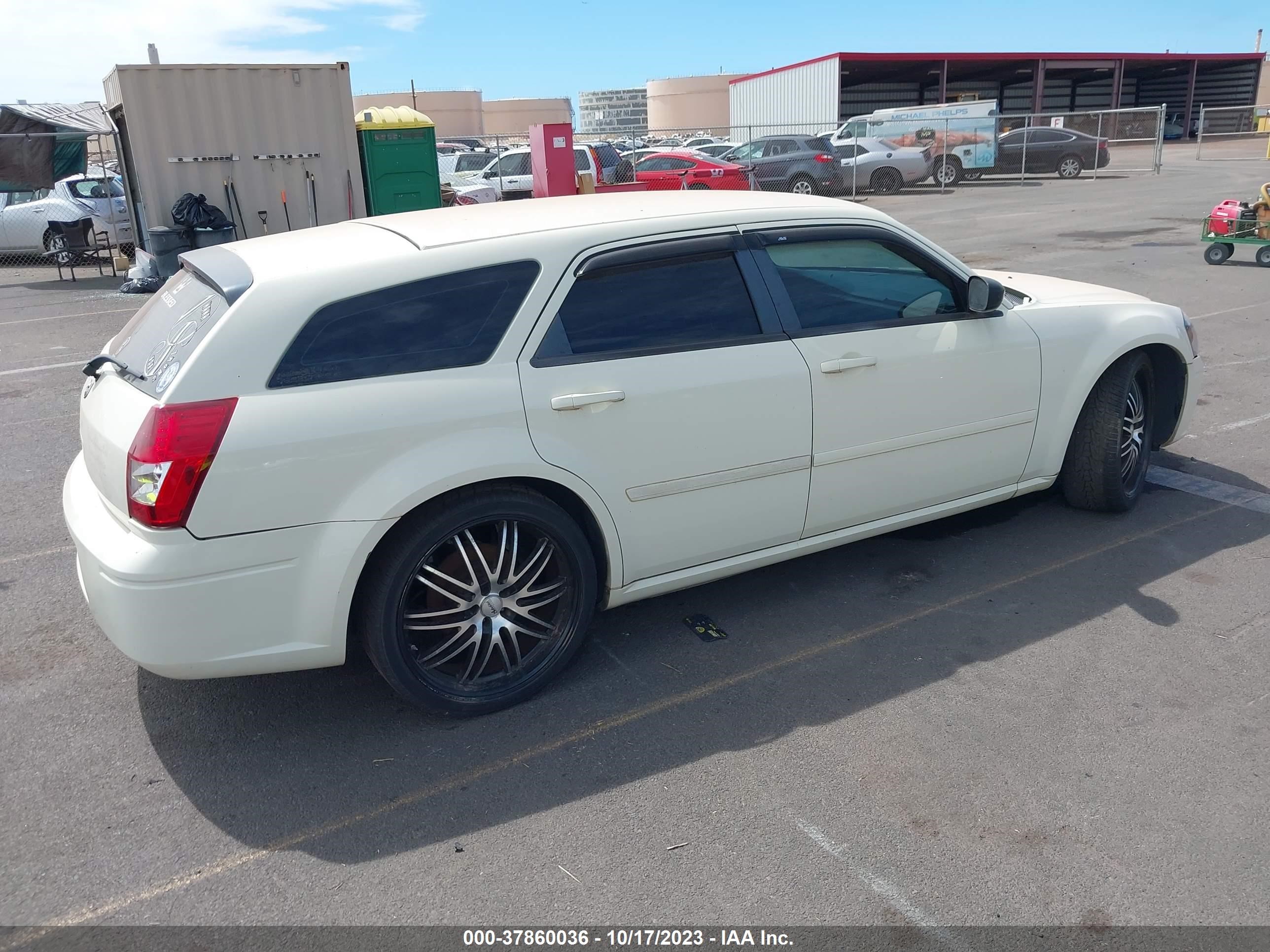 Photo 3 VIN: 2D4FV47T46H183624 - DODGE MAGNUM 