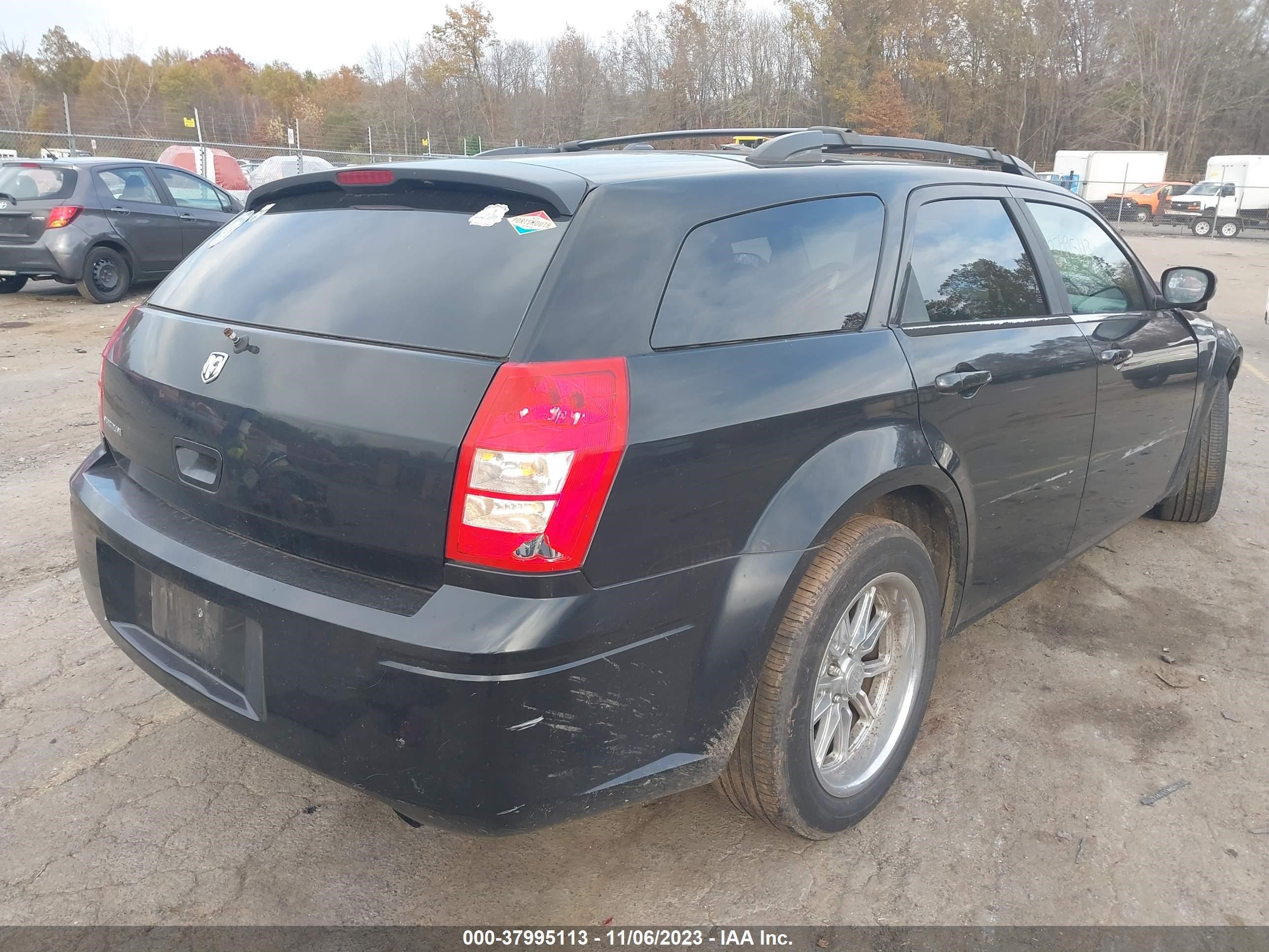 Photo 3 VIN: 2D4FV47T56H260033 - DODGE MAGNUM 