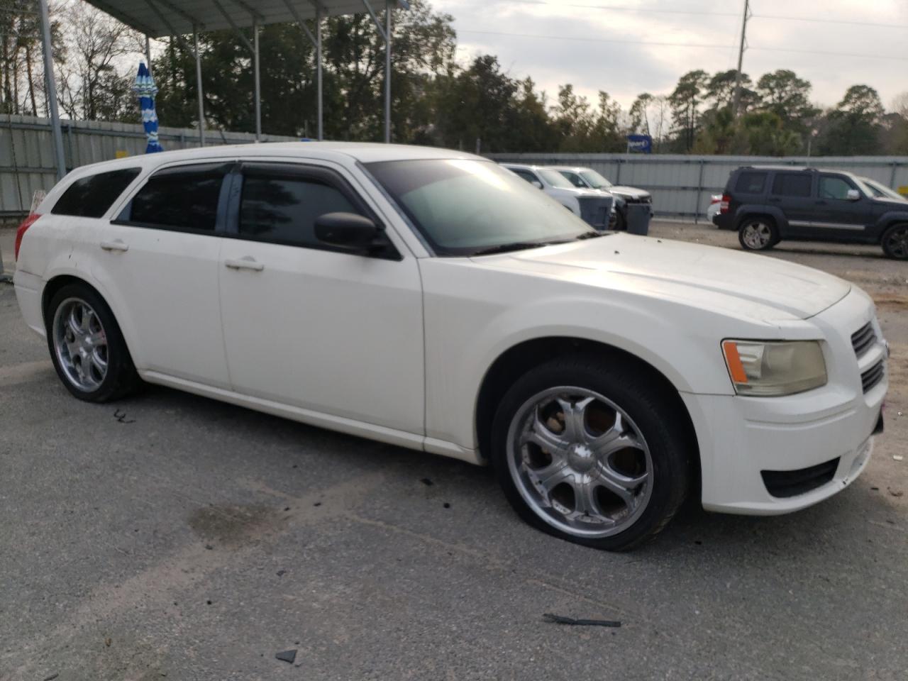 Photo 3 VIN: 2D4FV47T58H148271 - DODGE MAGNUM 