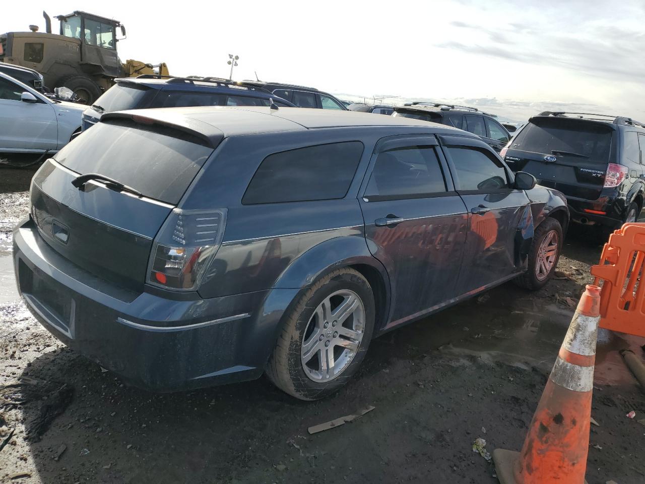 Photo 2 VIN: 2D4FV47T78H167808 - DODGE MAGNUM 