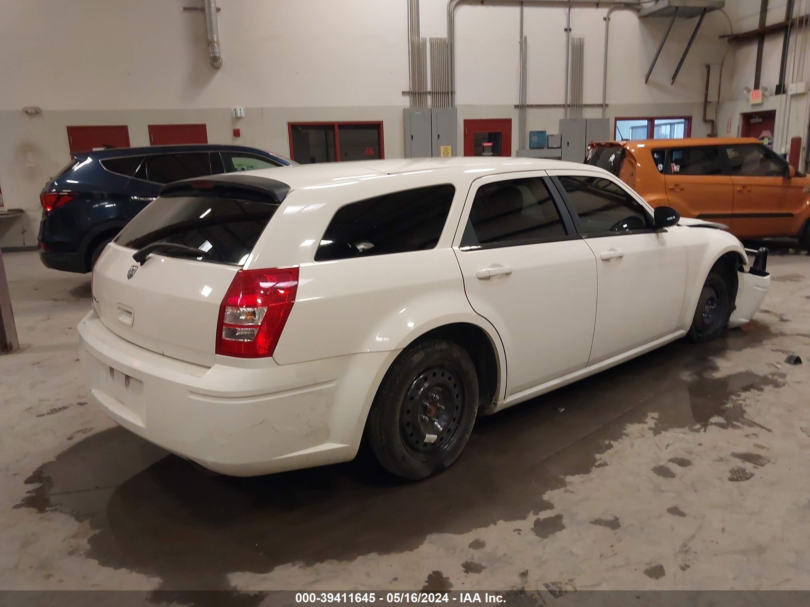 Photo 3 VIN: 2D4FV47TX7H666584 - DODGE MAGNUM 