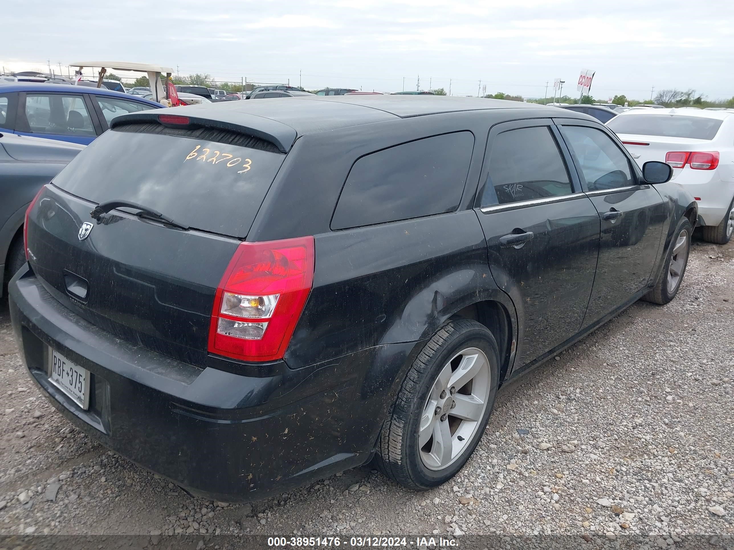 Photo 3 VIN: 2D4FV47V17H622703 - DODGE MAGNUM 