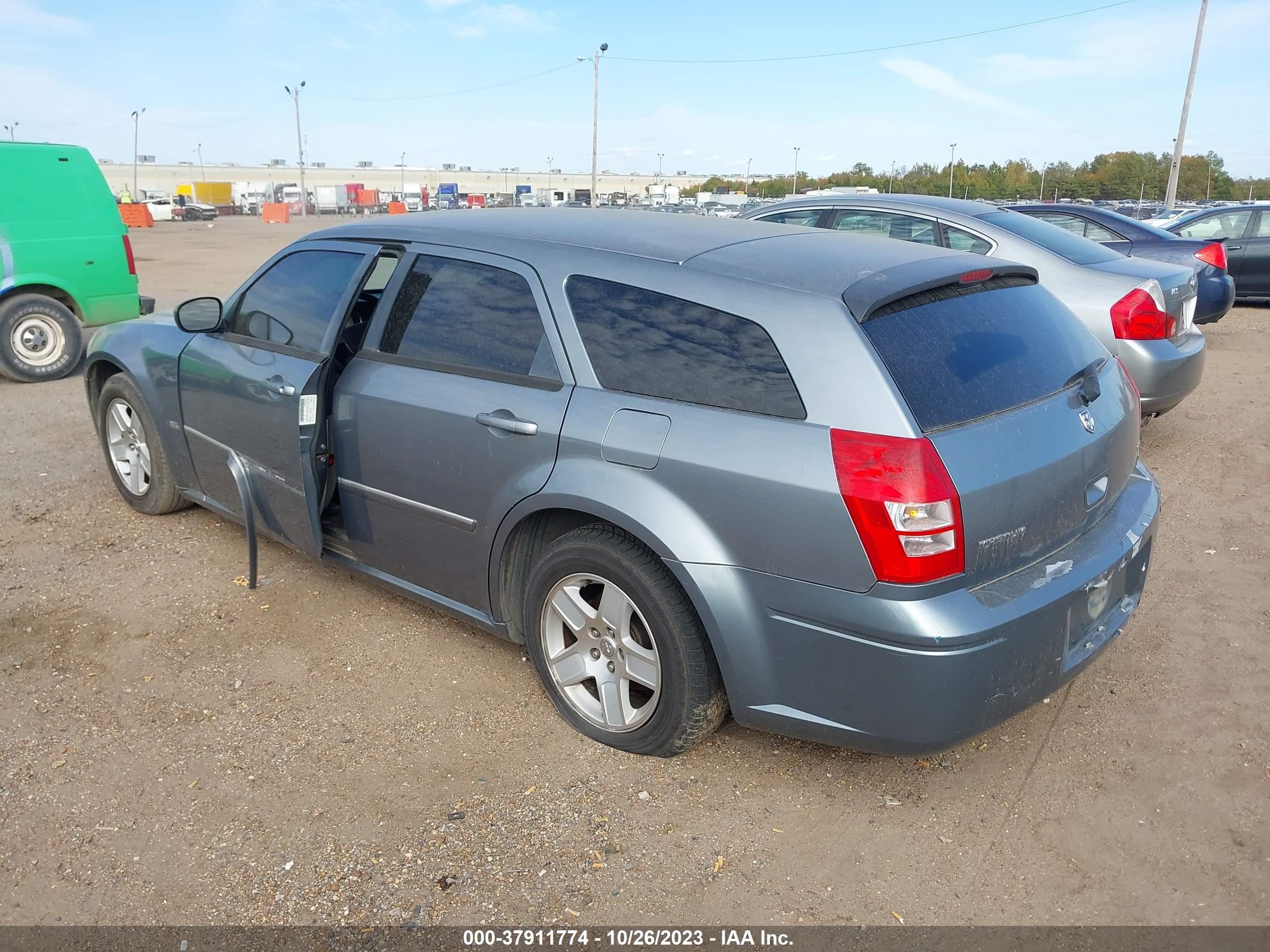 Photo 2 VIN: 2D4FV47V26H453483 - DODGE MAGNUM 