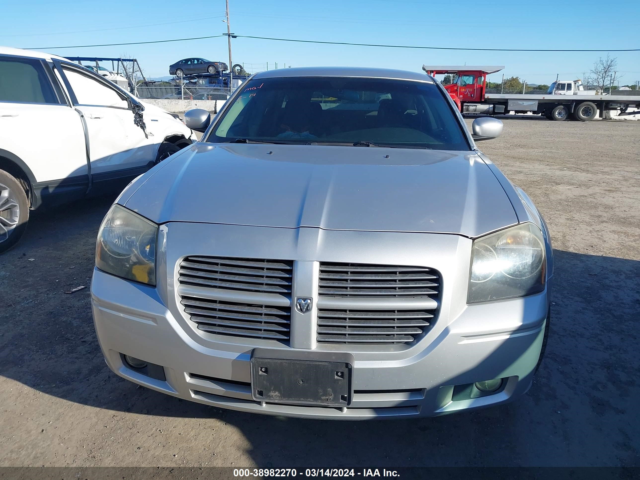 Photo 11 VIN: 2D4FV47V36H402963 - DODGE MAGNUM 