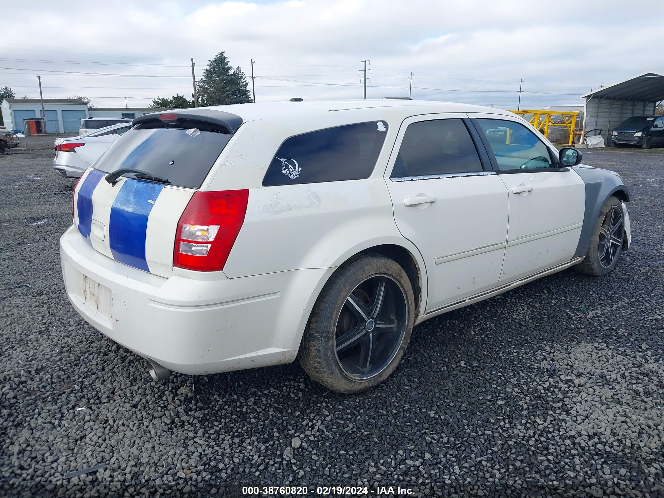 Photo 3 VIN: 2D4FV47V37H746374 - DODGE MAGNUM 