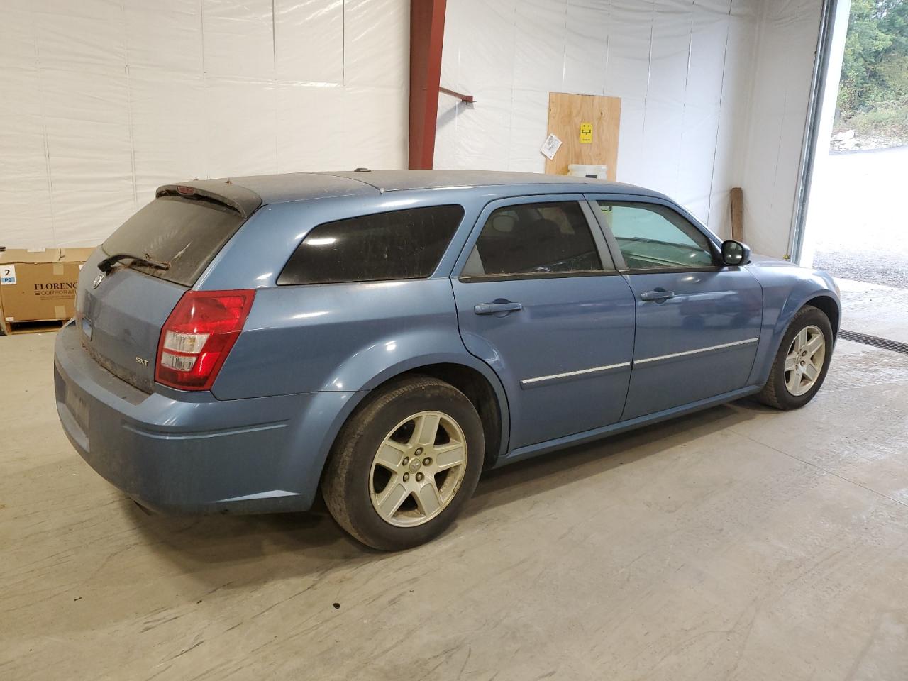 Photo 2 VIN: 2D4FV47V47H712296 - DODGE MAGNUM 