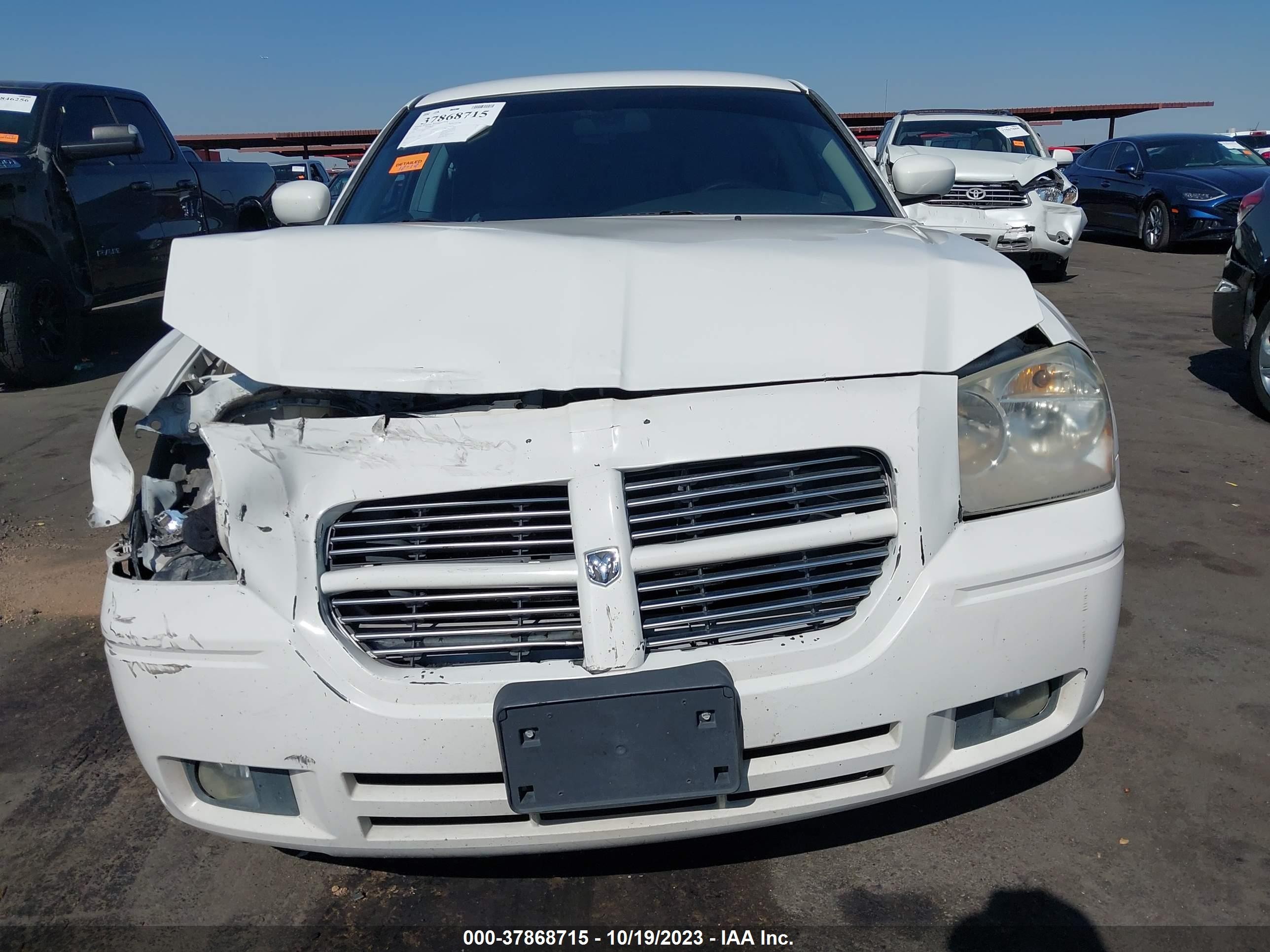 Photo 11 VIN: 2D4FV47V57H641013 - DODGE MAGNUM 