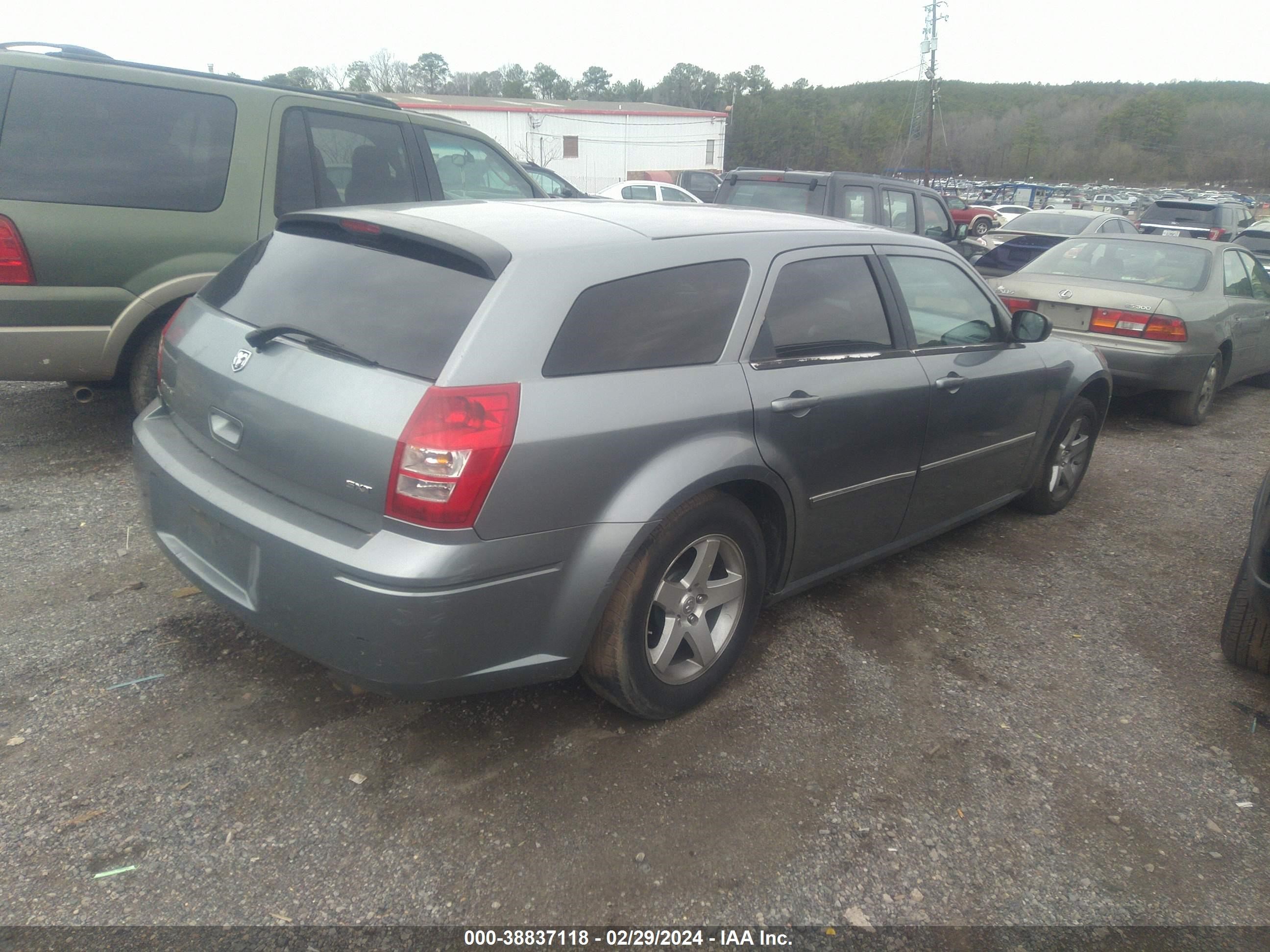 Photo 3 VIN: 2D4FV47V57H663268 - DODGE MAGNUM 