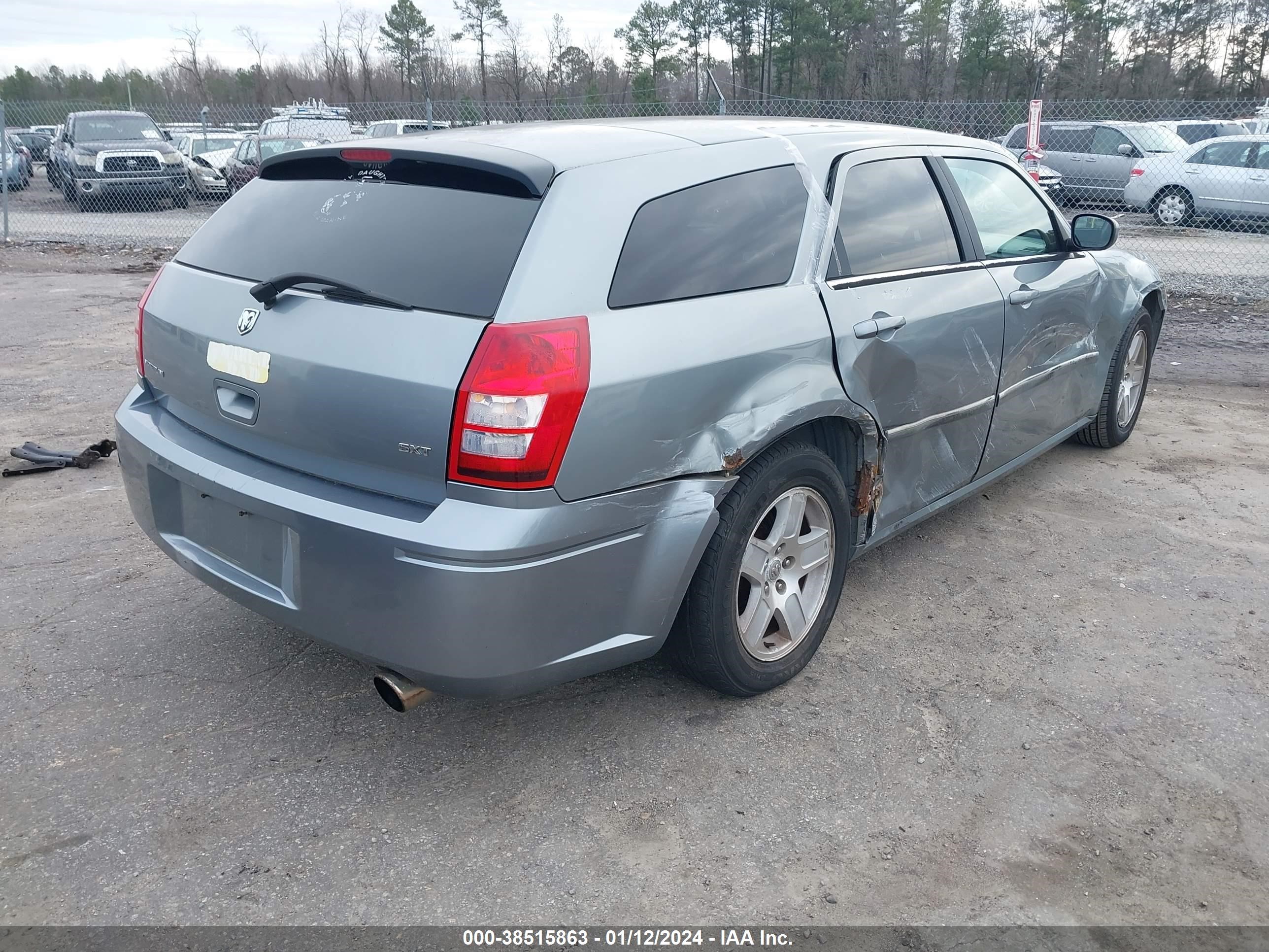 Photo 3 VIN: 2D4FV47V77H641157 - DODGE MAGNUM 