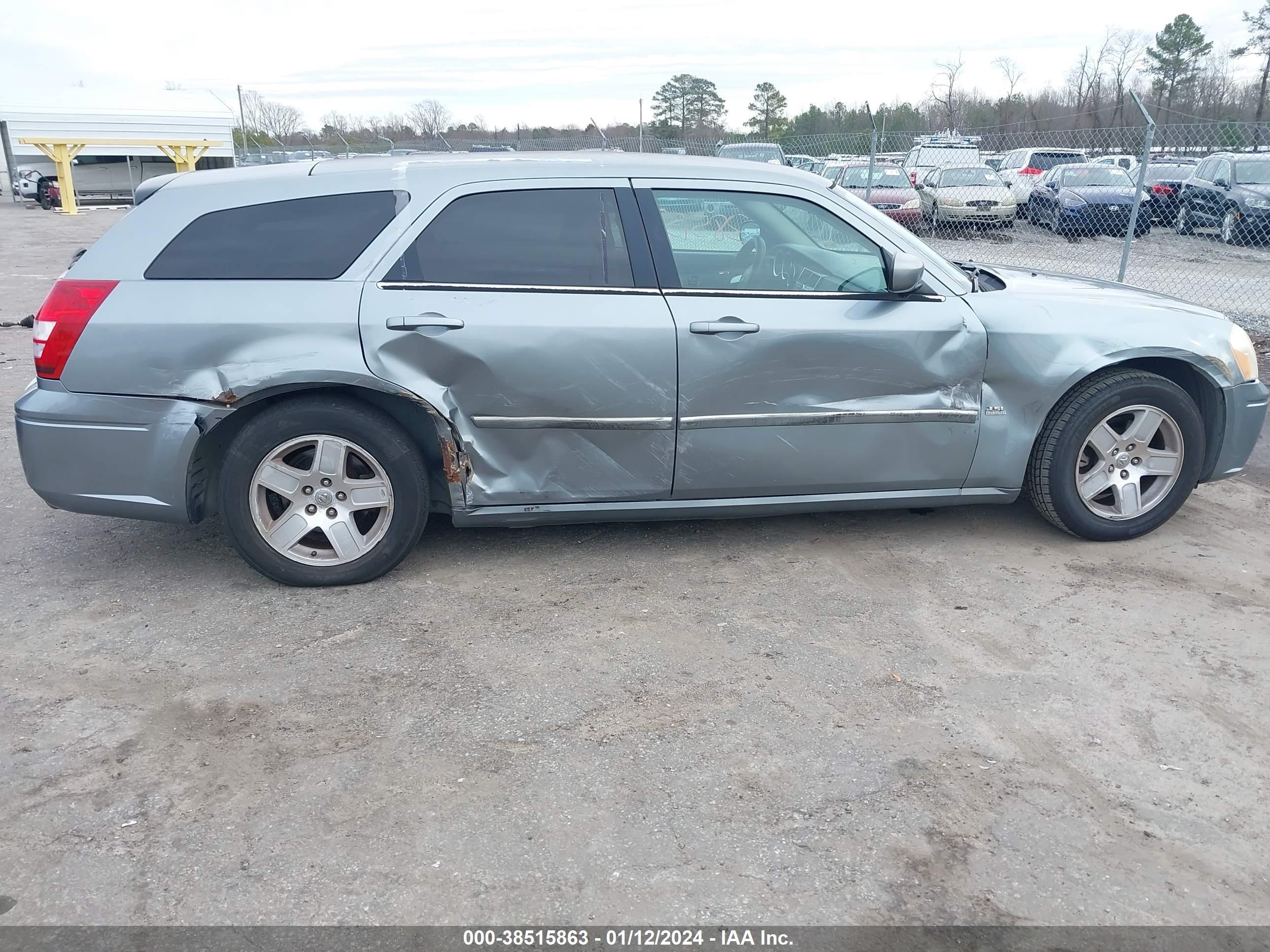 Photo 5 VIN: 2D4FV47V77H641157 - DODGE MAGNUM 