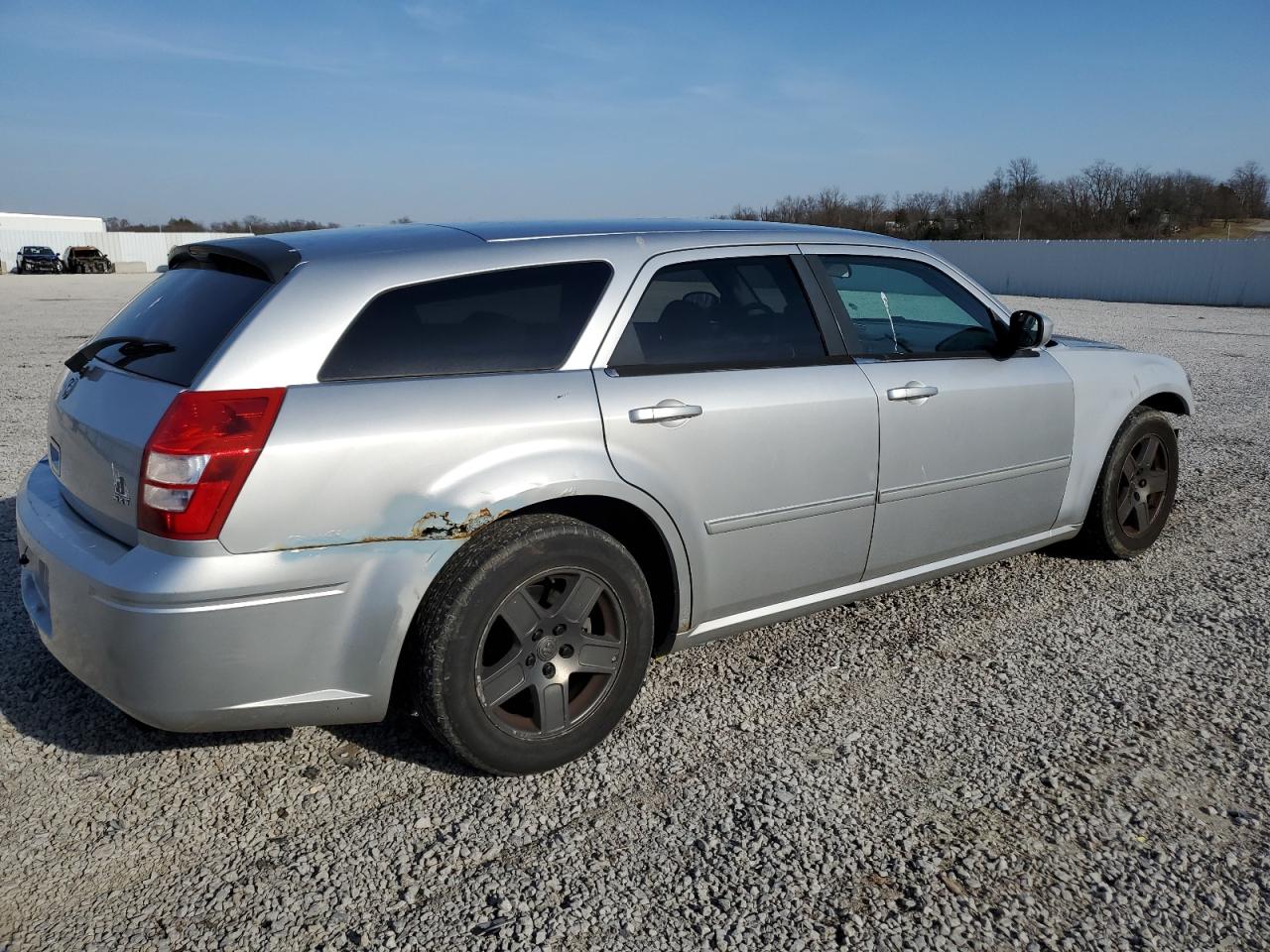 Photo 2 VIN: 2D4FV47V77H837728 - DODGE MAGNUM 