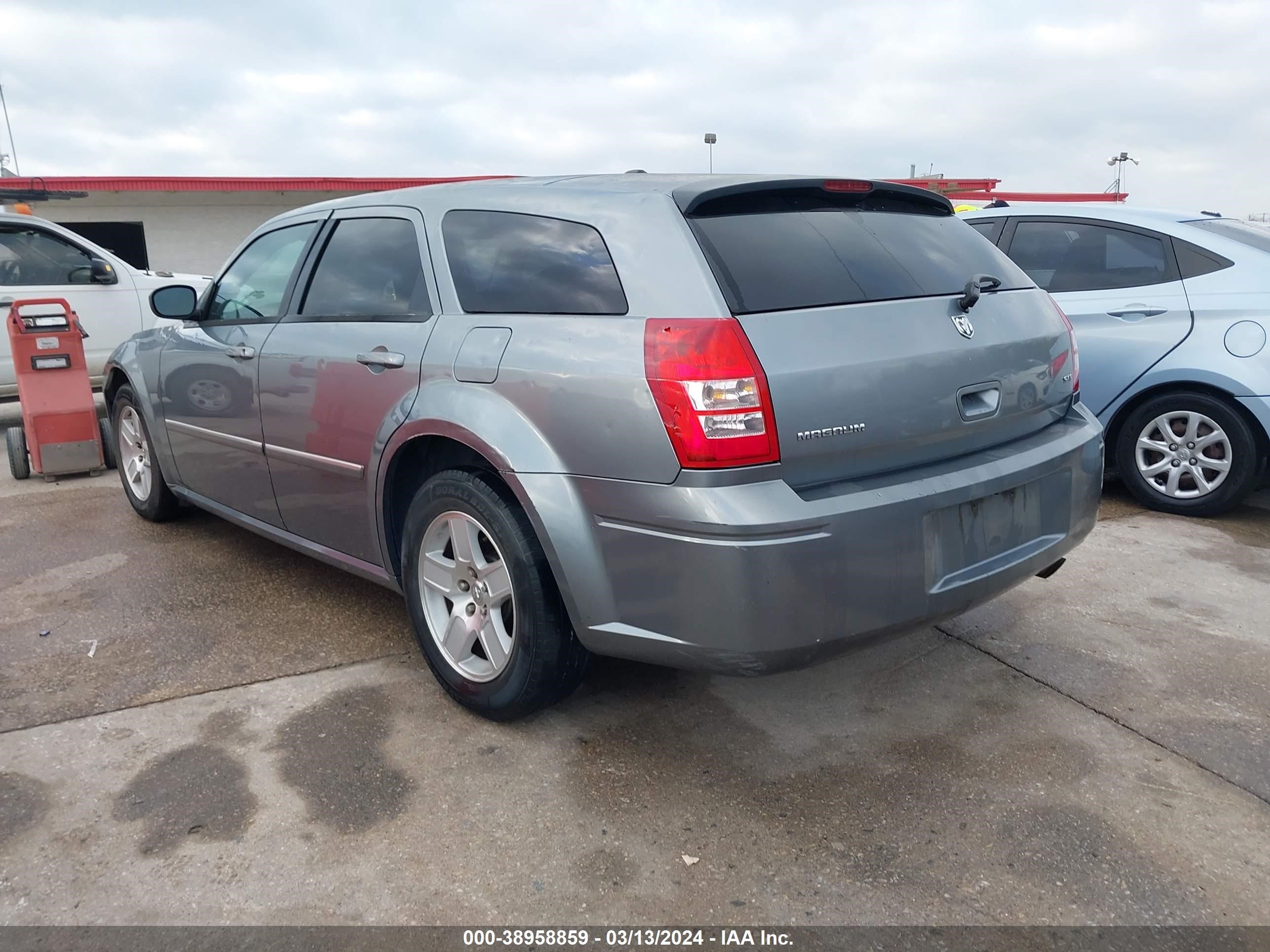 Photo 2 VIN: 2D4FV47V87H831422 - DODGE MAGNUM 