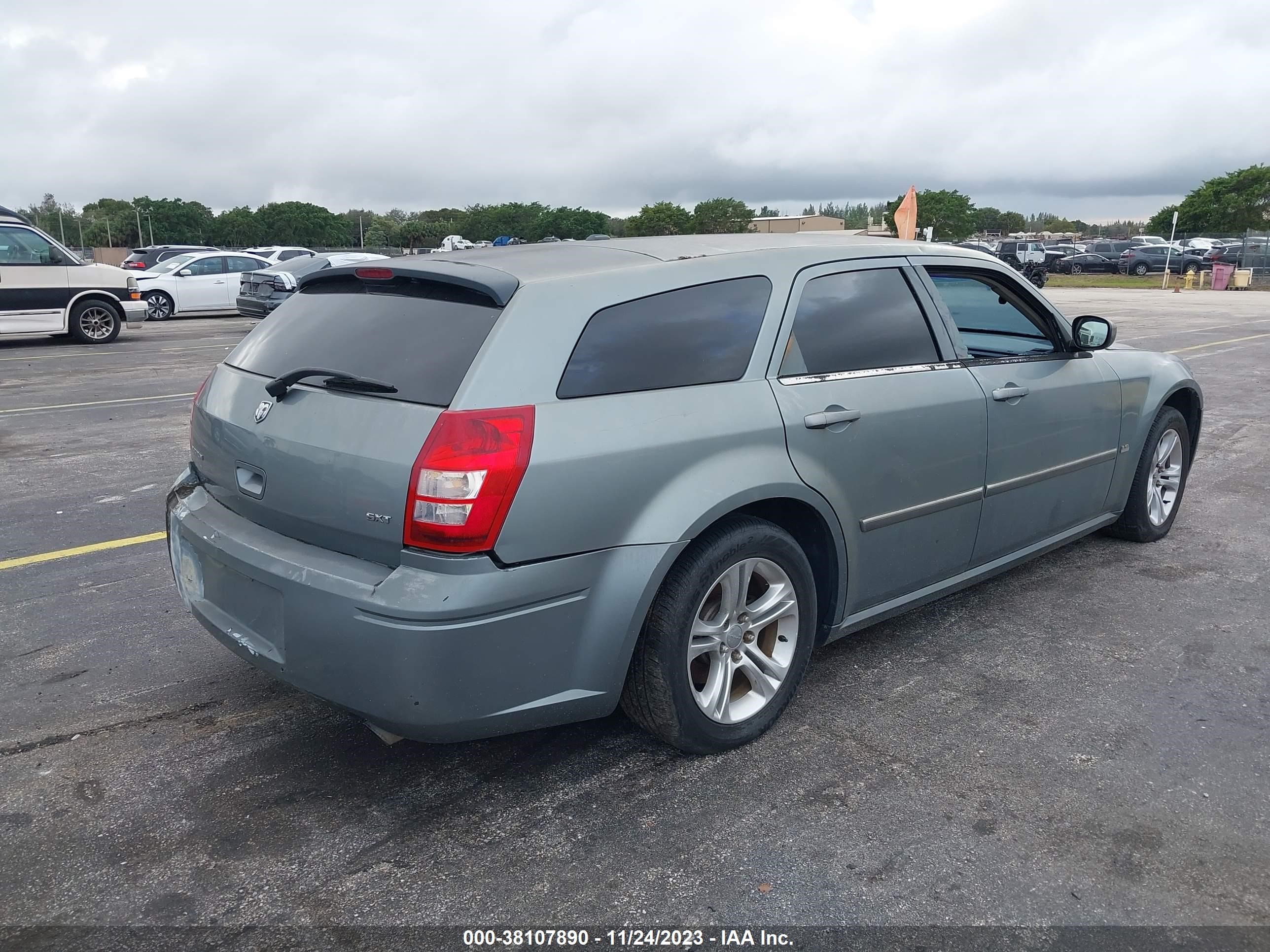 Photo 3 VIN: 2D4FV47V96H435918 - DODGE MAGNUM 