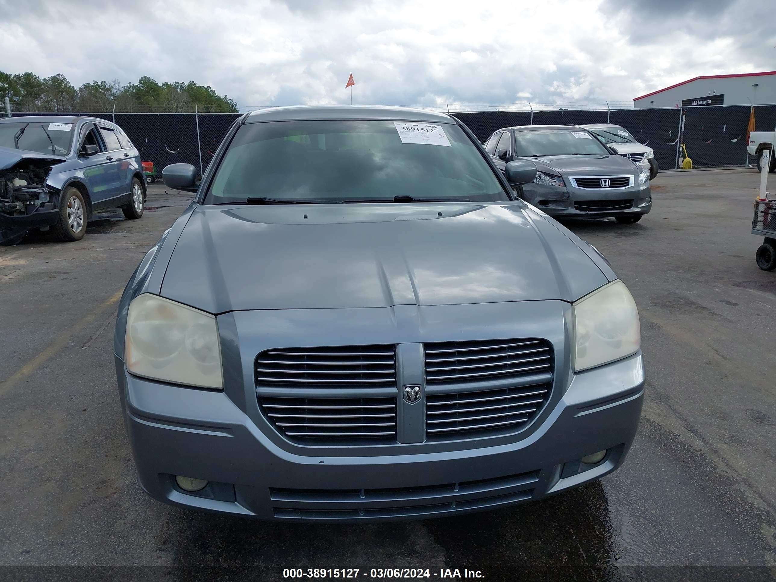 Photo 11 VIN: 2D4FV47VX6H335102 - DODGE MAGNUM 