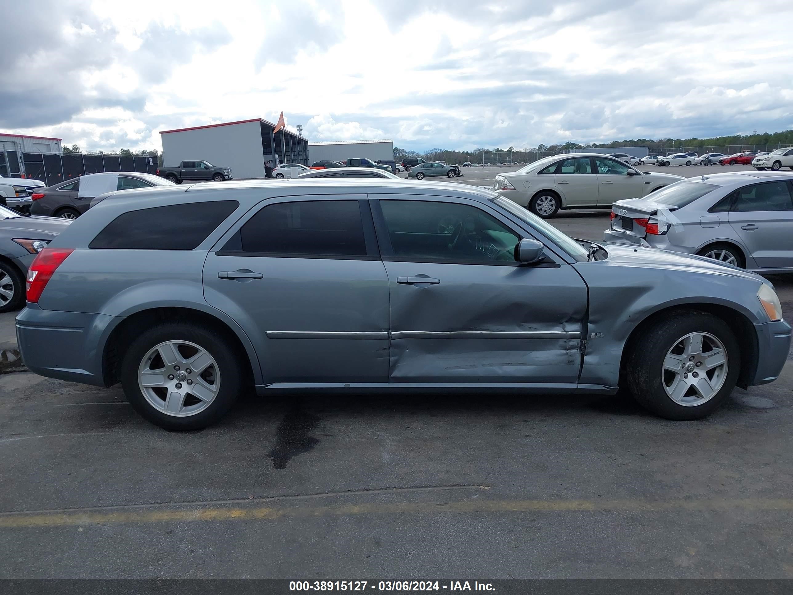 Photo 12 VIN: 2D4FV47VX6H335102 - DODGE MAGNUM 