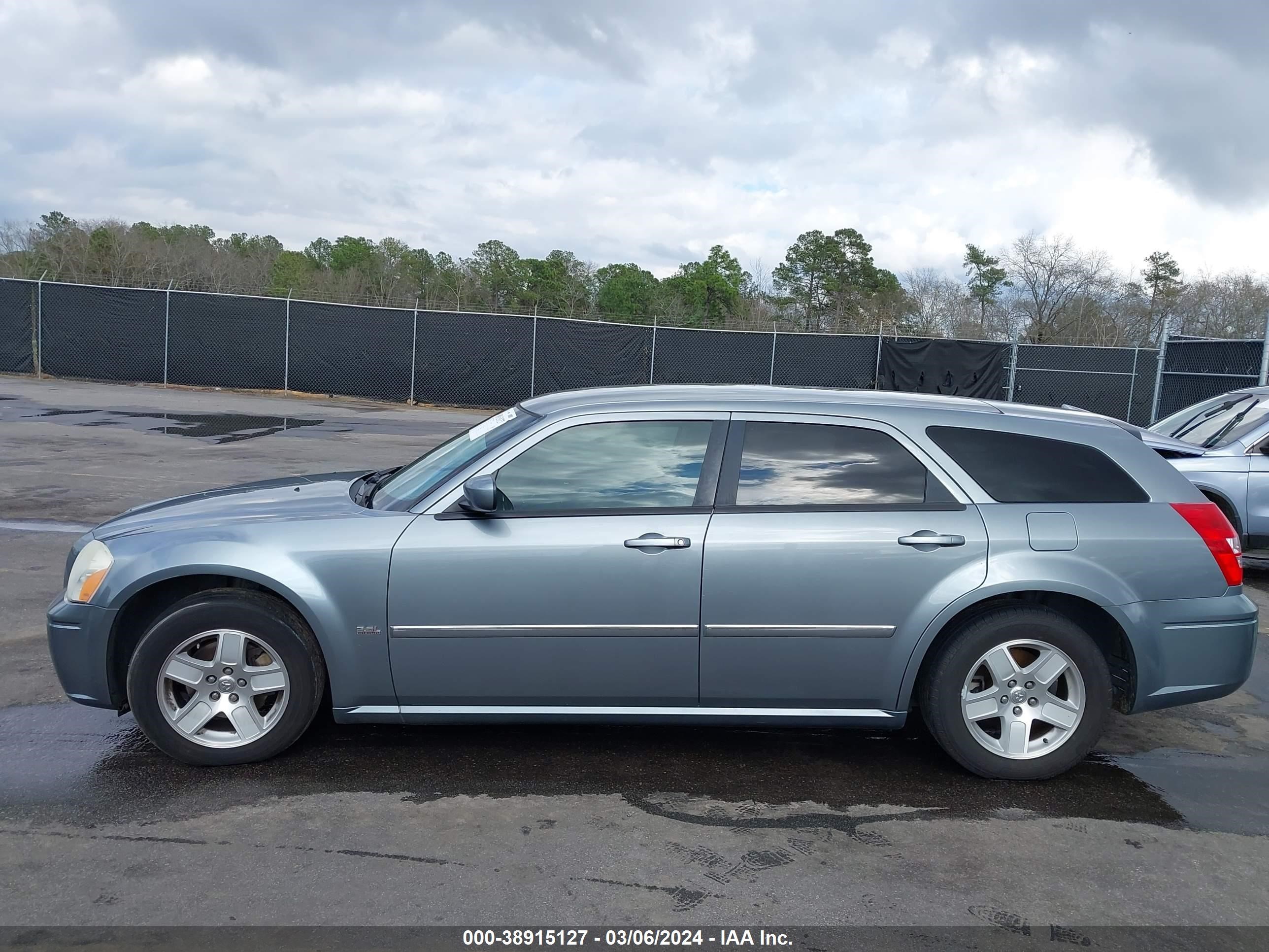 Photo 13 VIN: 2D4FV47VX6H335102 - DODGE MAGNUM 