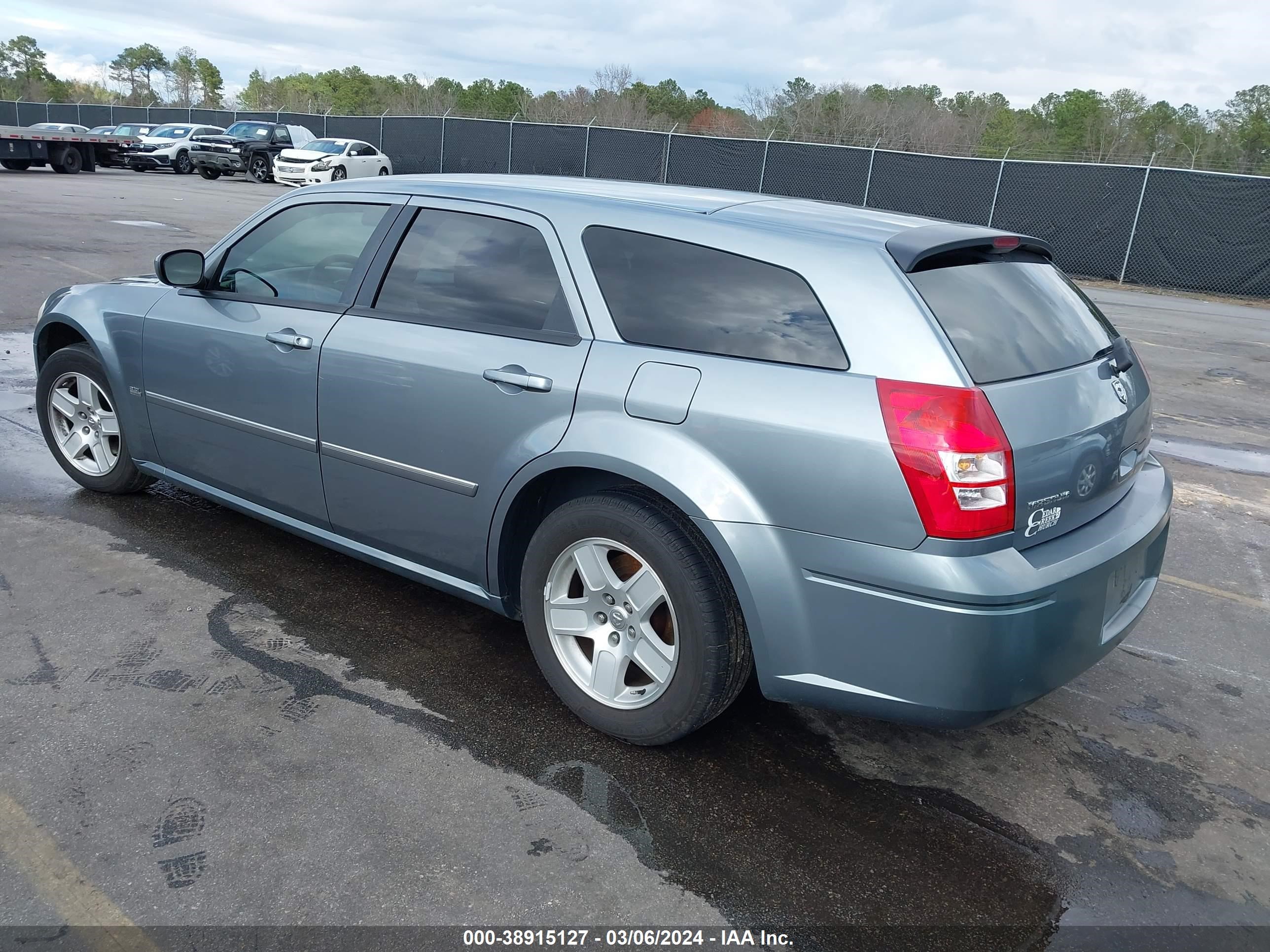 Photo 2 VIN: 2D4FV47VX6H335102 - DODGE MAGNUM 