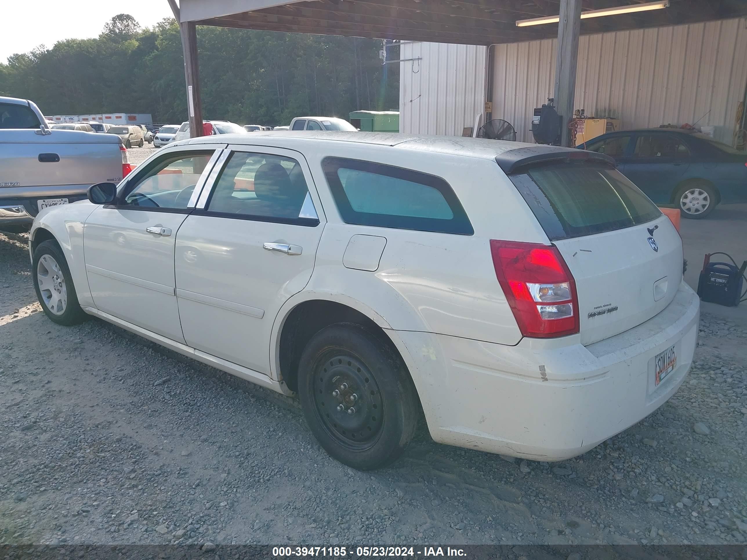 Photo 2 VIN: 2D4FV48T35H629632 - DODGE MAGNUM 