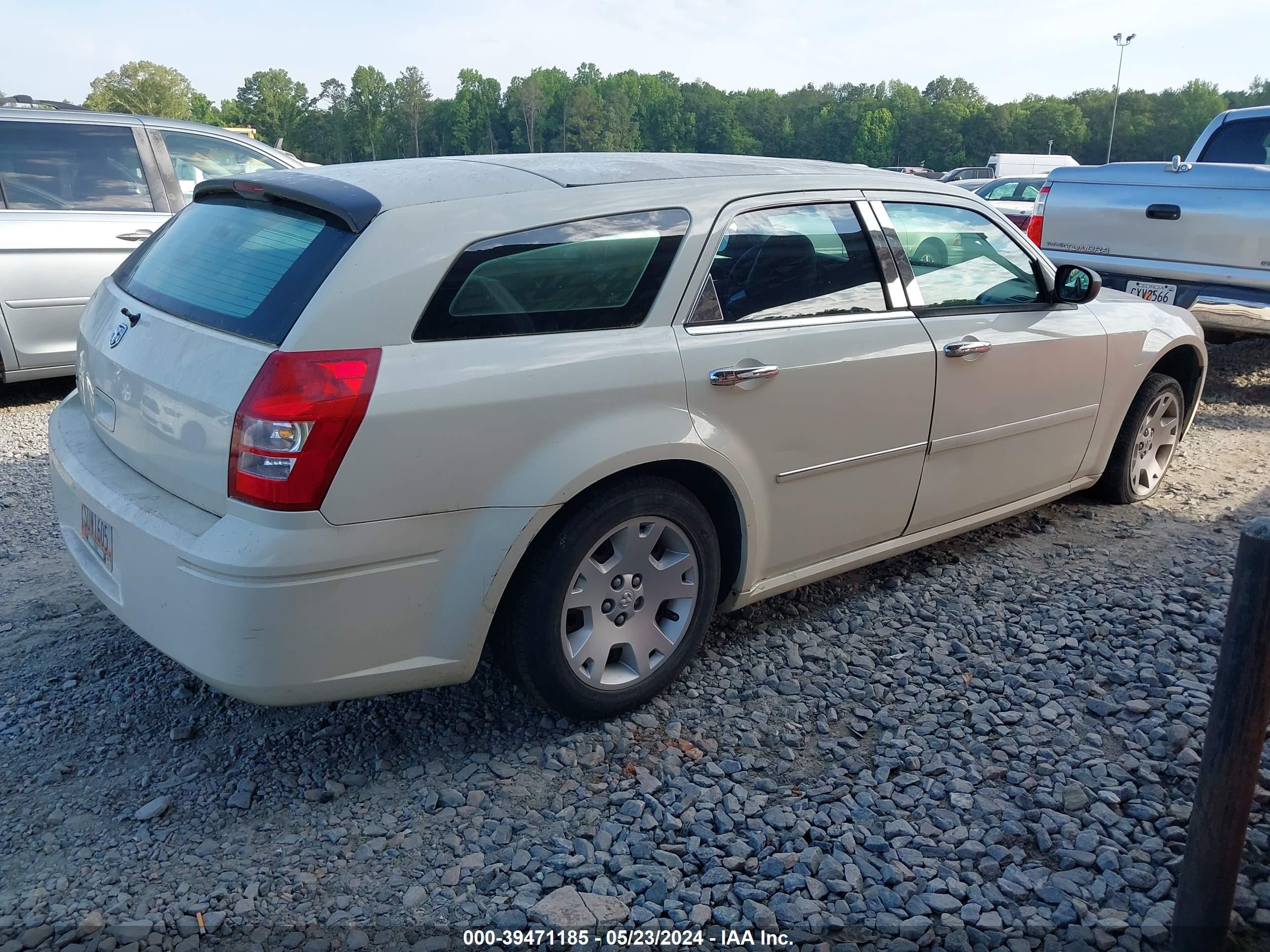 Photo 3 VIN: 2D4FV48T35H629632 - DODGE MAGNUM 