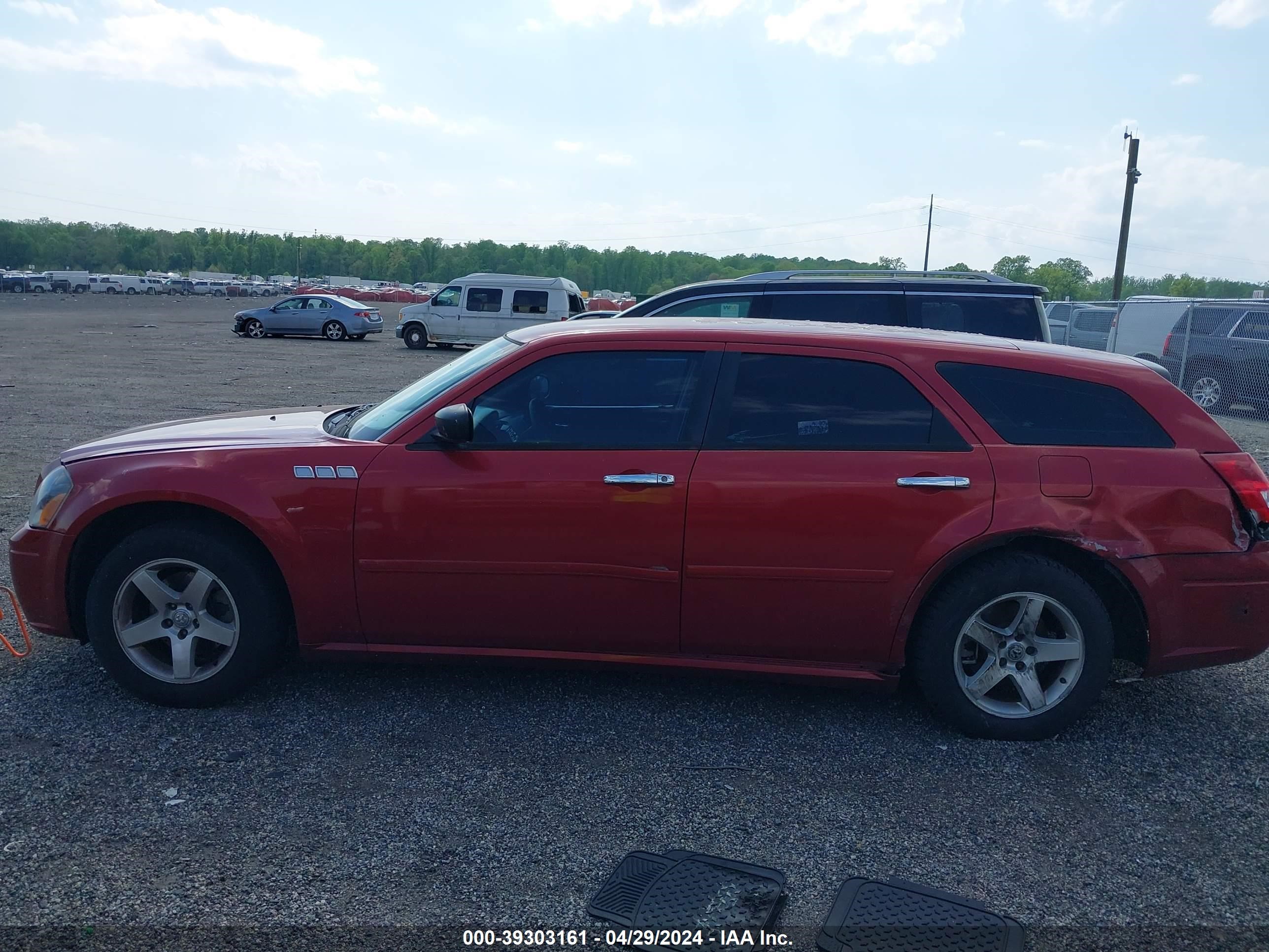 Photo 13 VIN: 2D4FV48T55H567151 - DODGE MAGNUM 