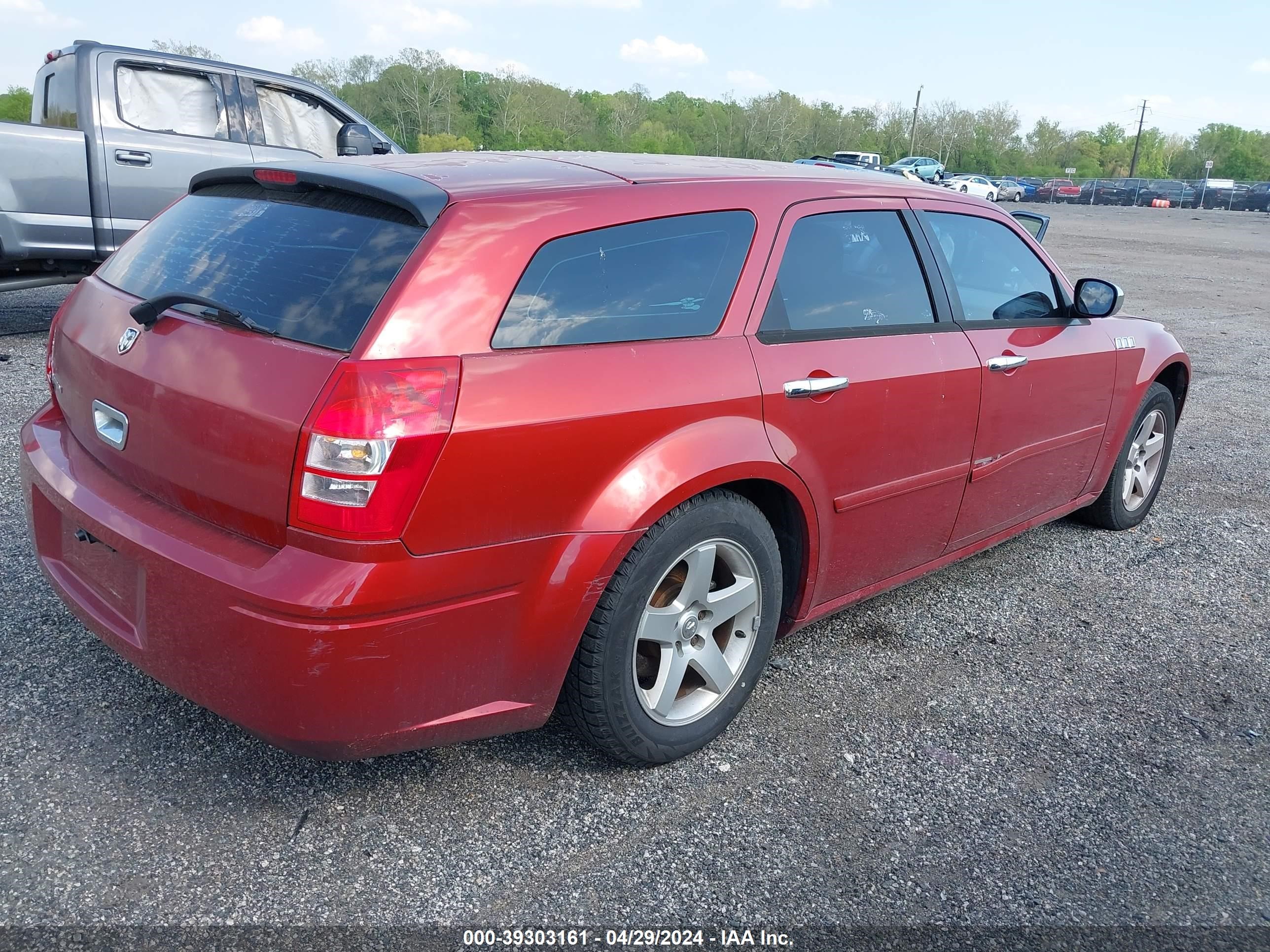 Photo 3 VIN: 2D4FV48T55H567151 - DODGE MAGNUM 