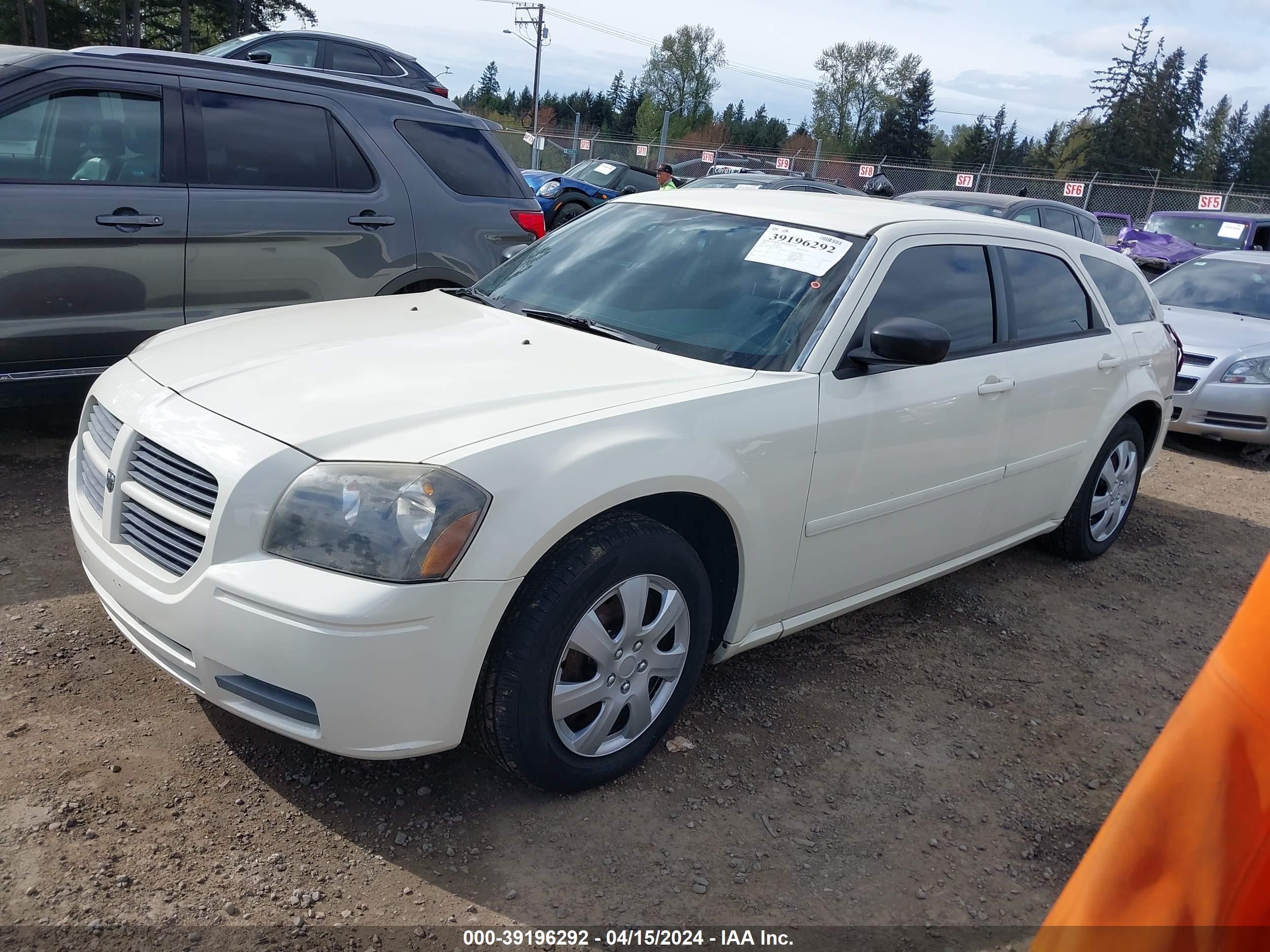 Photo 1 VIN: 2D4FV48T55H693204 - DODGE MAGNUM 