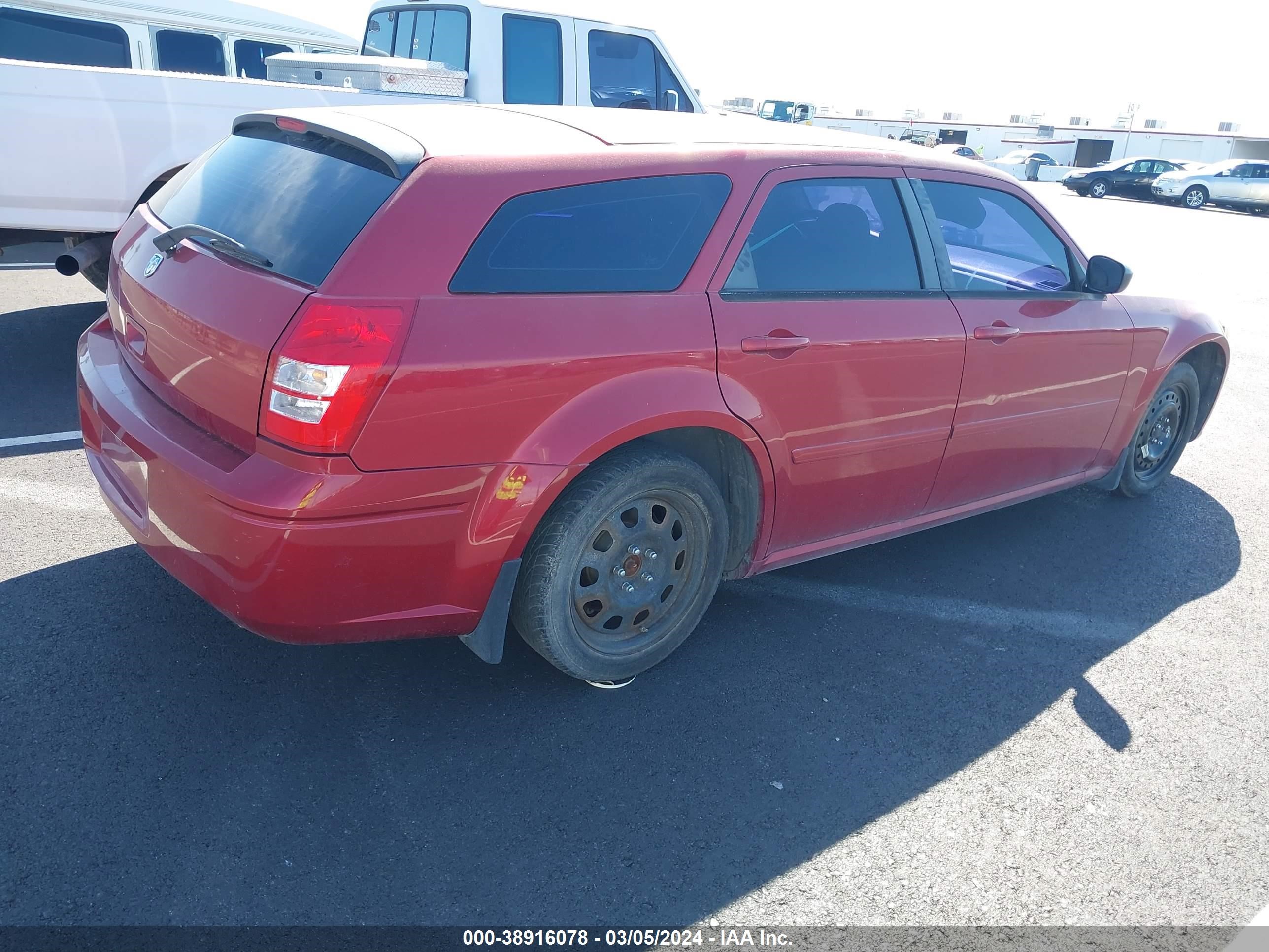 Photo 3 VIN: 2D4FV48T95H637637 - DODGE MAGNUM 