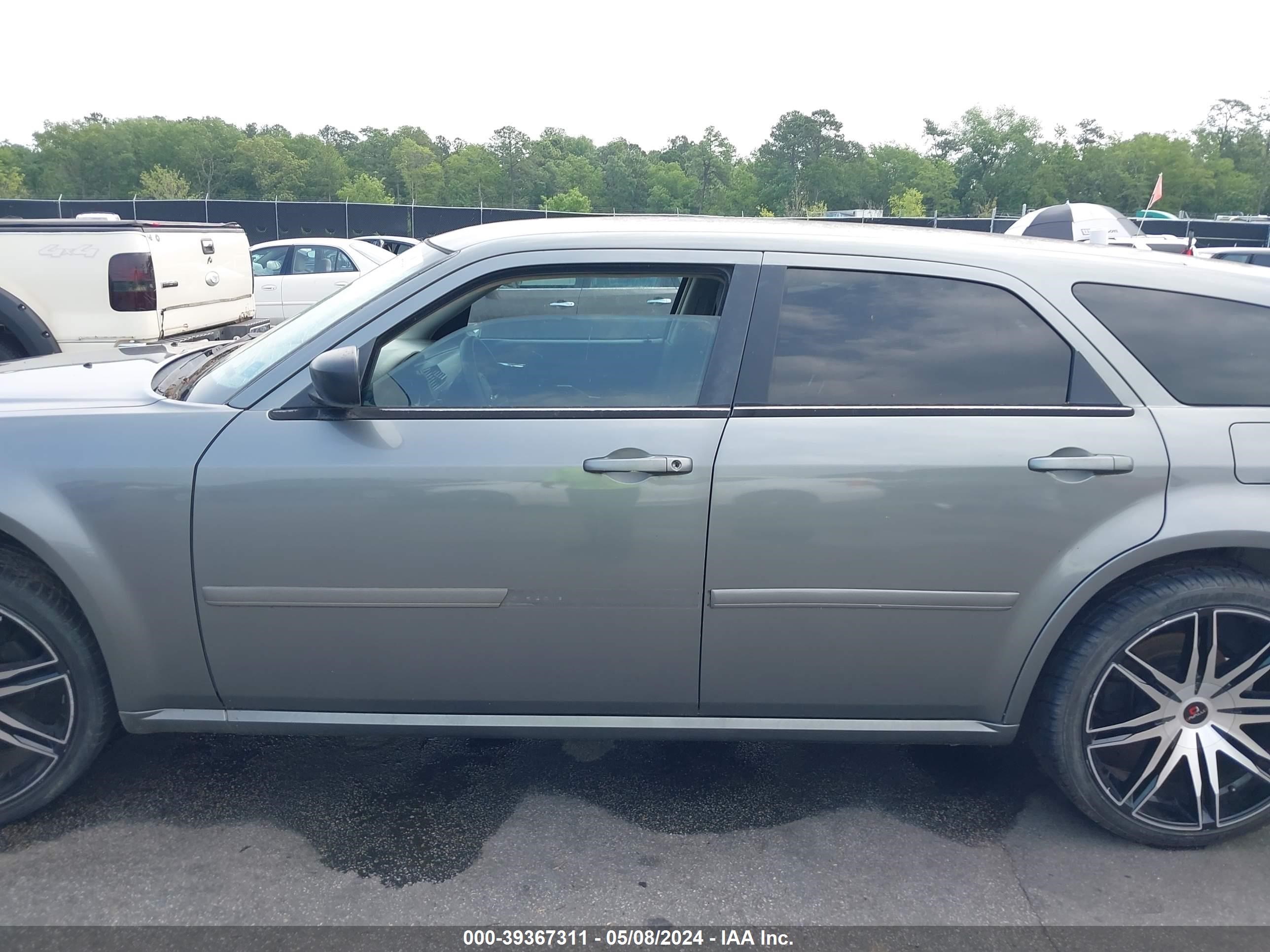 Photo 13 VIN: 2D4FV48TX5H510444 - DODGE MAGNUM 