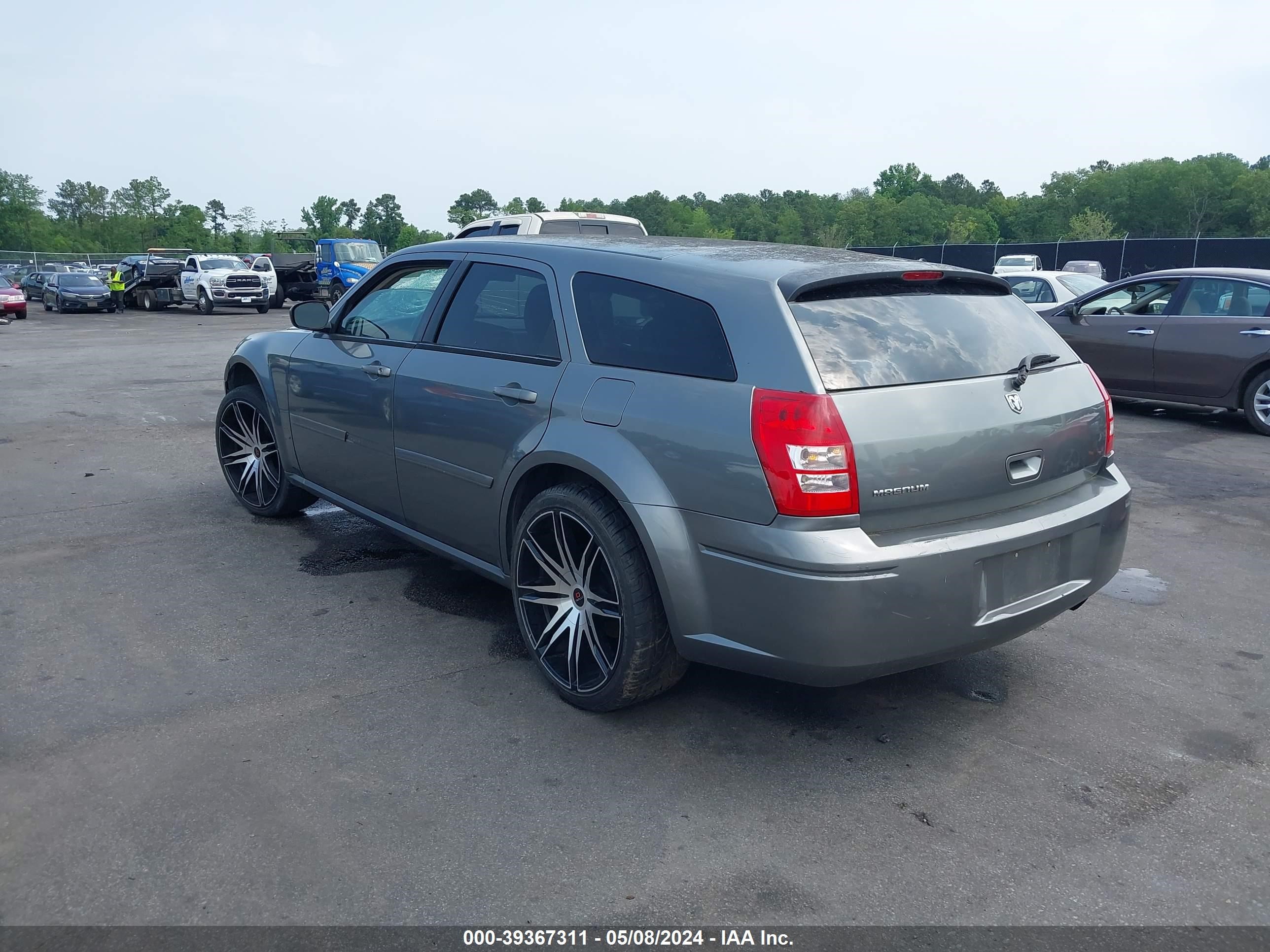 Photo 2 VIN: 2D4FV48TX5H510444 - DODGE MAGNUM 