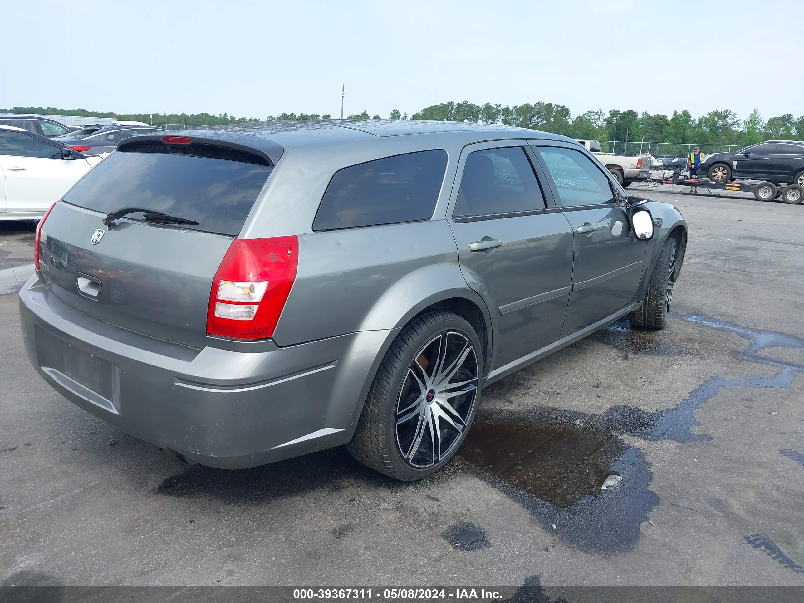 Photo 3 VIN: 2D4FV48TX5H510444 - DODGE MAGNUM 