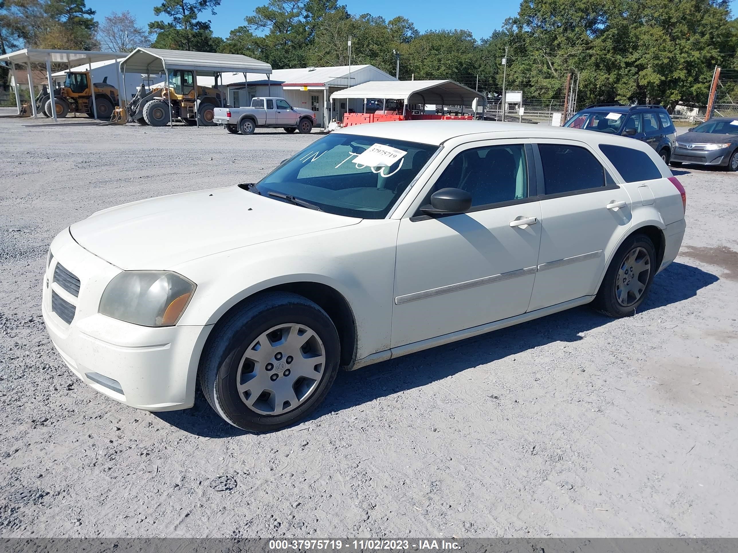 Photo 1 VIN: 2D4FV48TX5H680030 - DODGE MAGNUM 