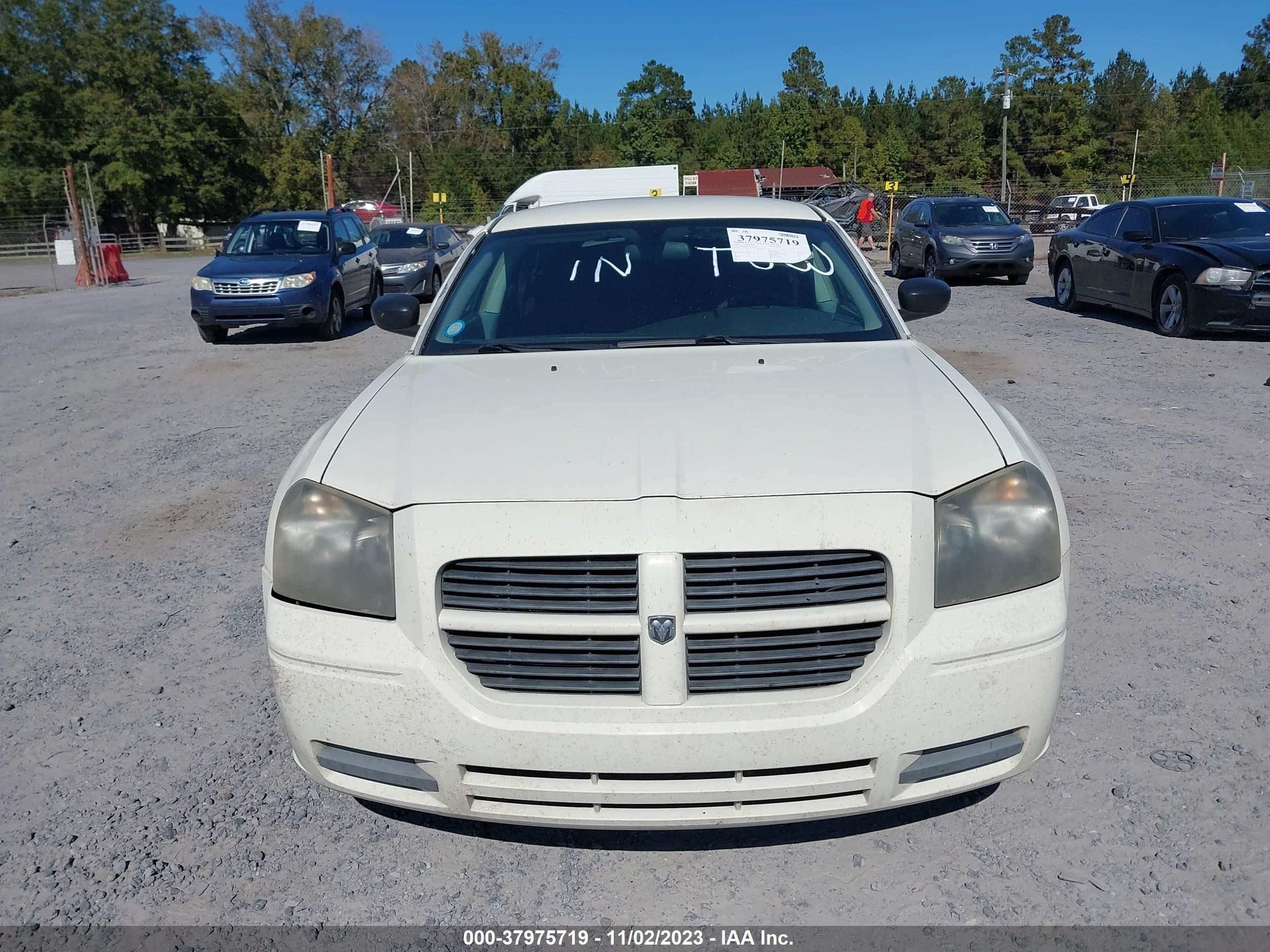 Photo 5 VIN: 2D4FV48TX5H680030 - DODGE MAGNUM 