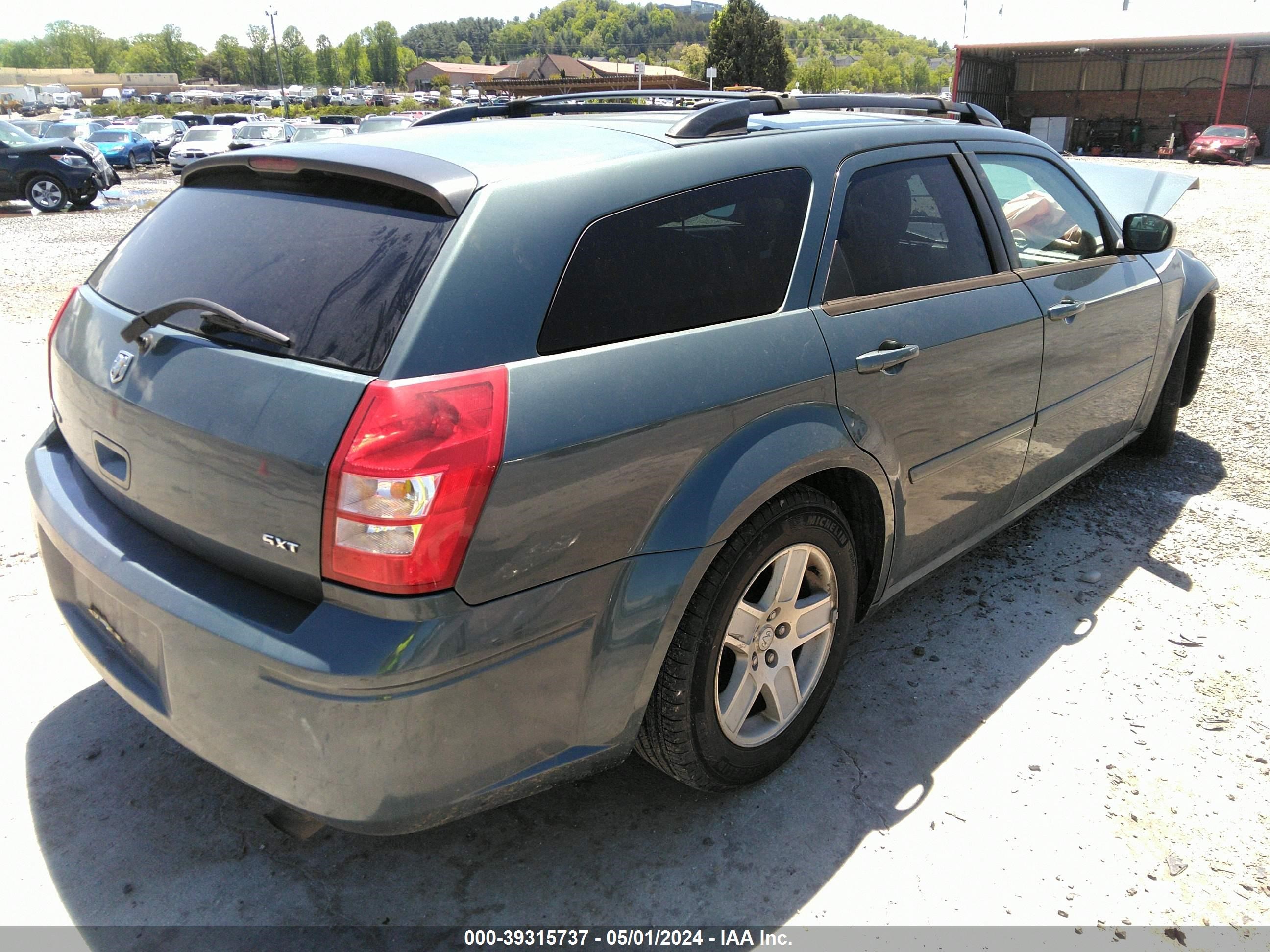 Photo 3 VIN: 2D4FV48V15H187998 - DODGE MAGNUM 