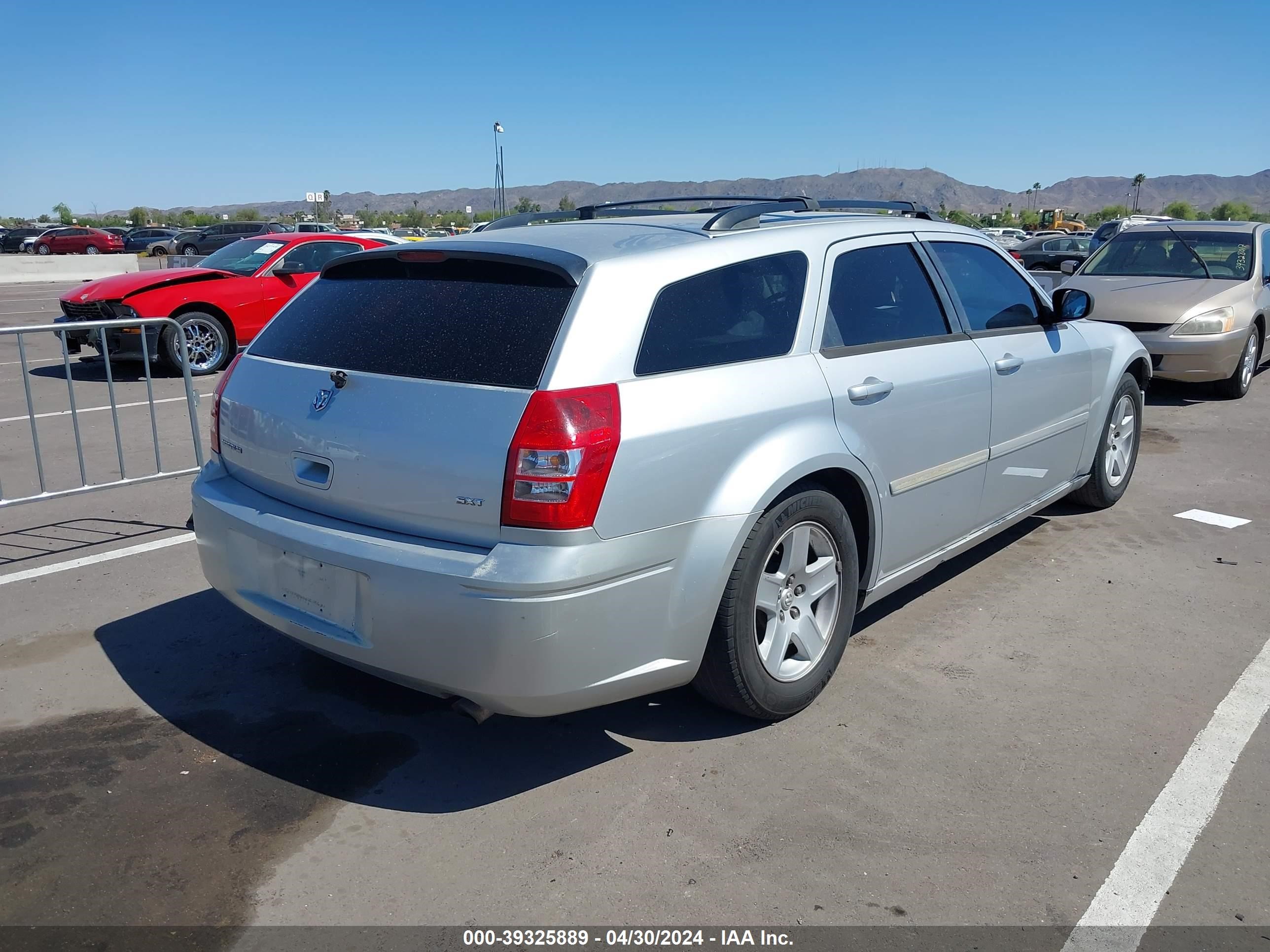 Photo 3 VIN: 2D4FV48V15H510057 - DODGE MAGNUM 