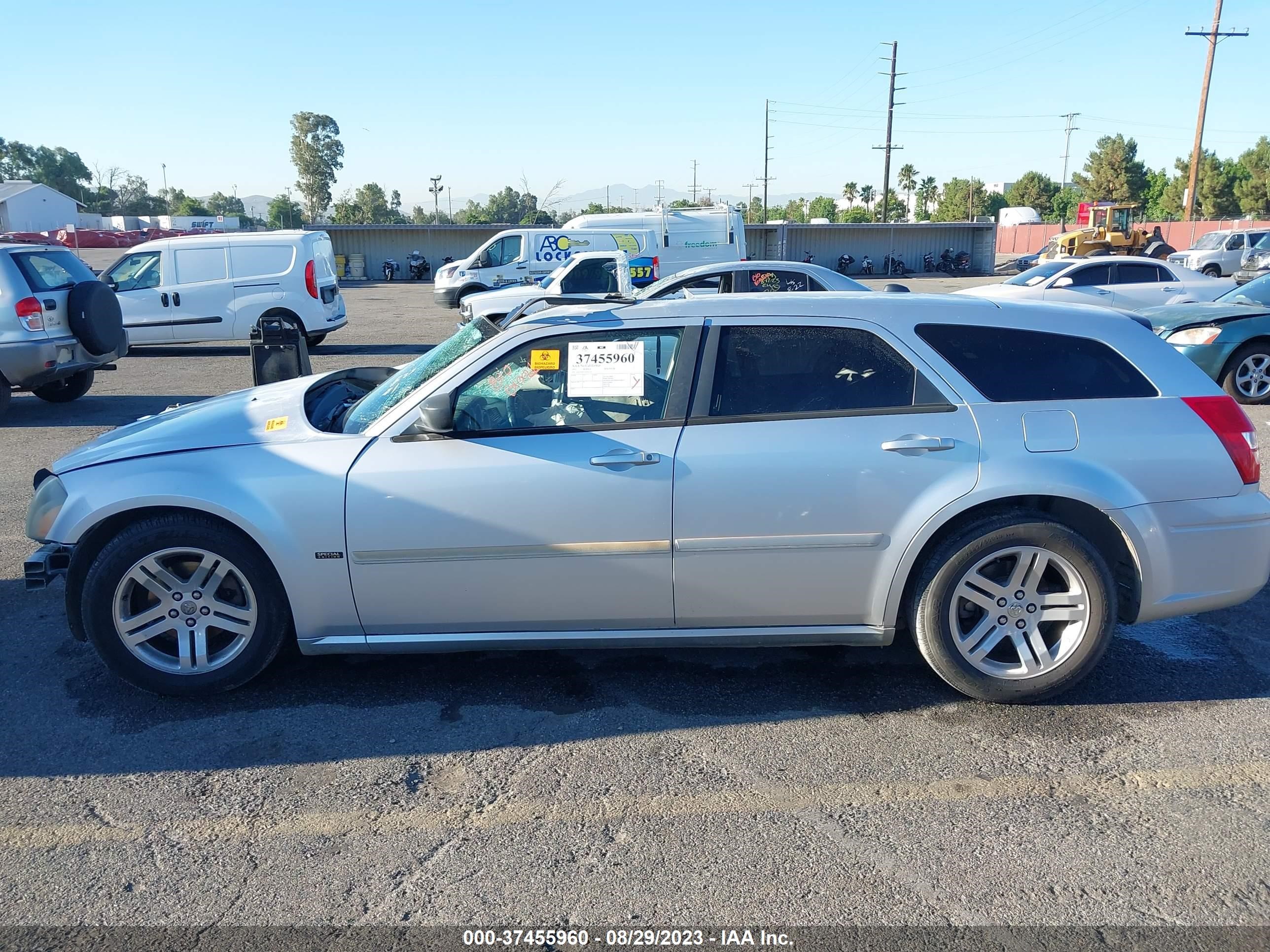 Photo 13 VIN: 2D4FV48V15H593120 - DODGE MAGNUM 