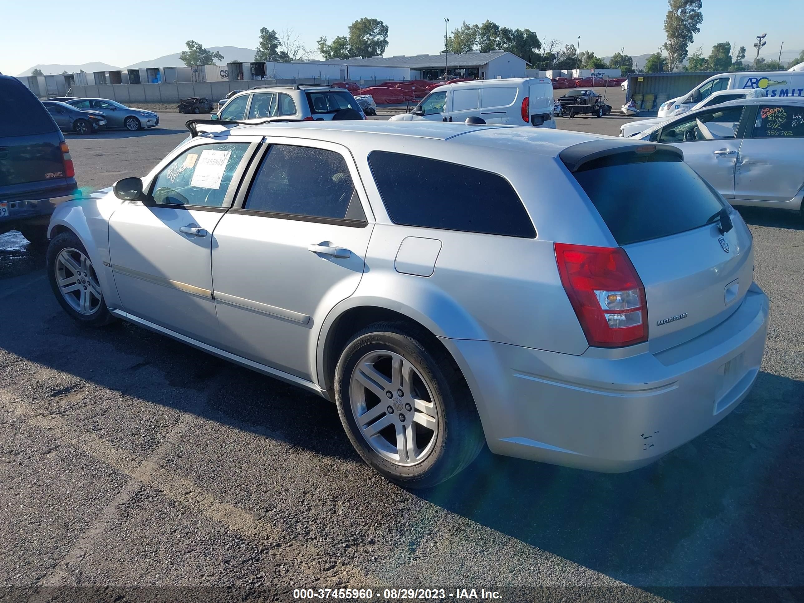 Photo 2 VIN: 2D4FV48V15H593120 - DODGE MAGNUM 