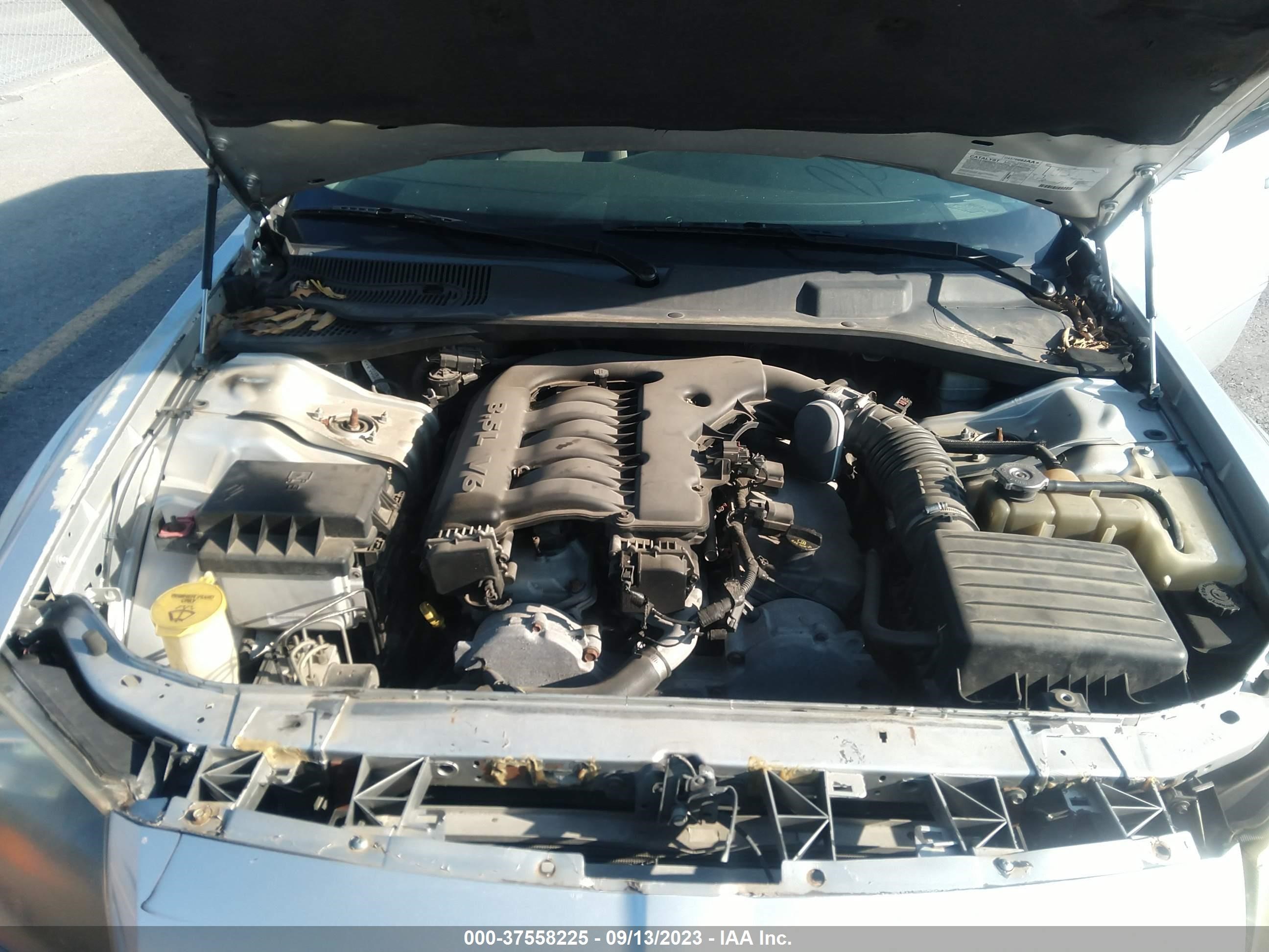 Photo 9 VIN: 2D4FV48V15H670732 - DODGE MAGNUM 