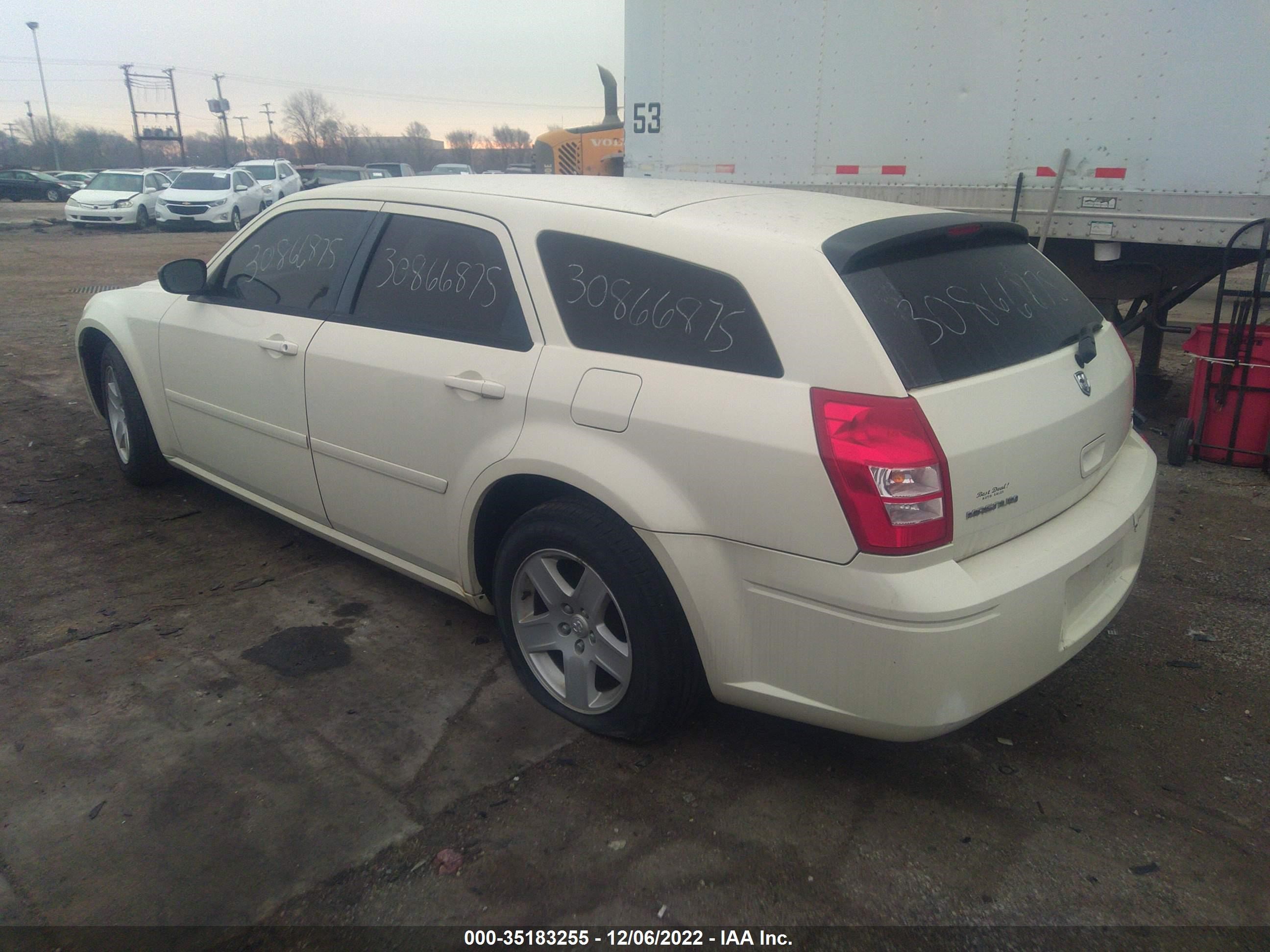 Photo 2 VIN: 2D4FV48V25H159854 - DODGE MAGNUM 