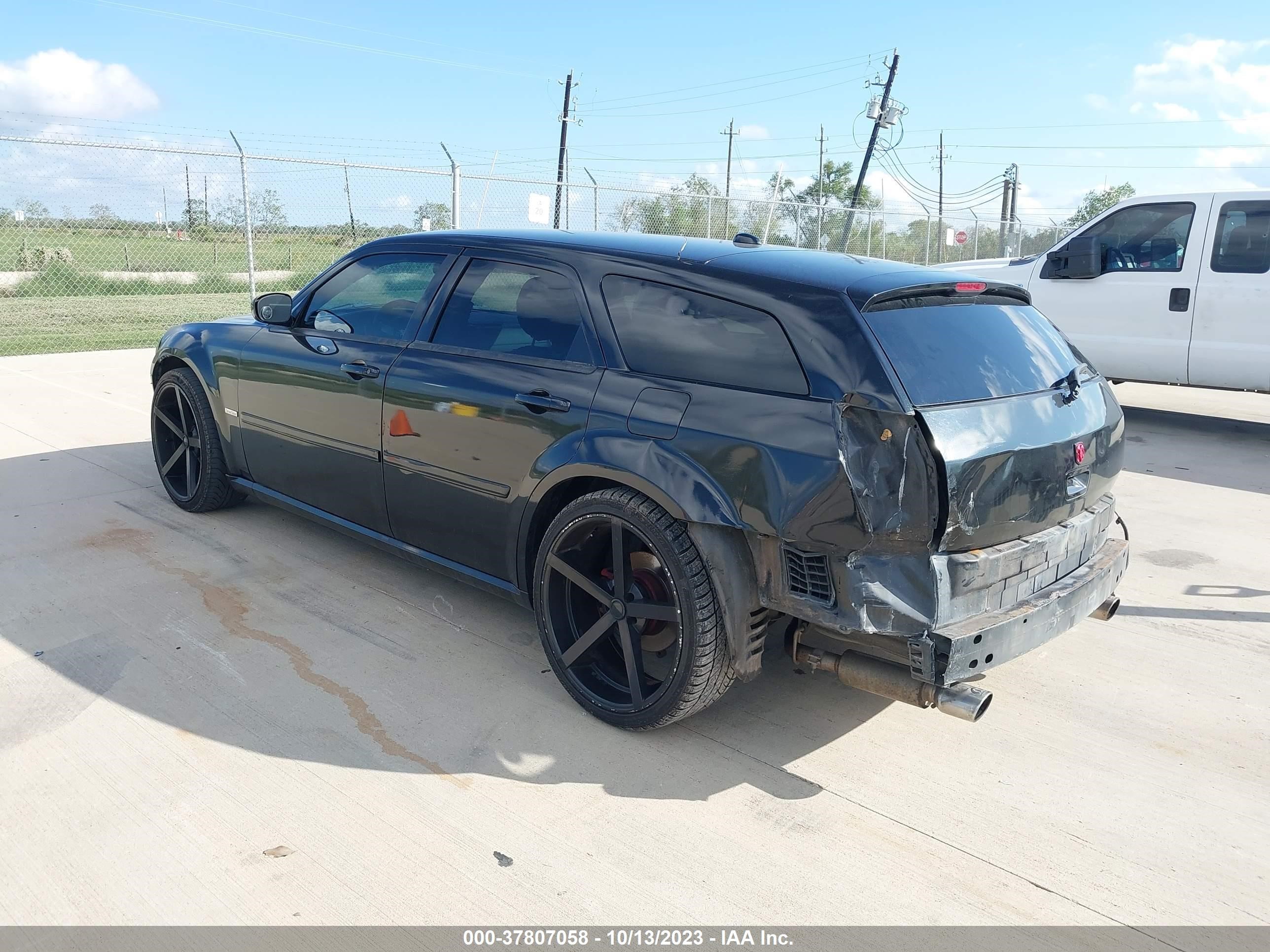 Photo 2 VIN: 2D4FV48V25H166691 - DODGE MAGNUM 