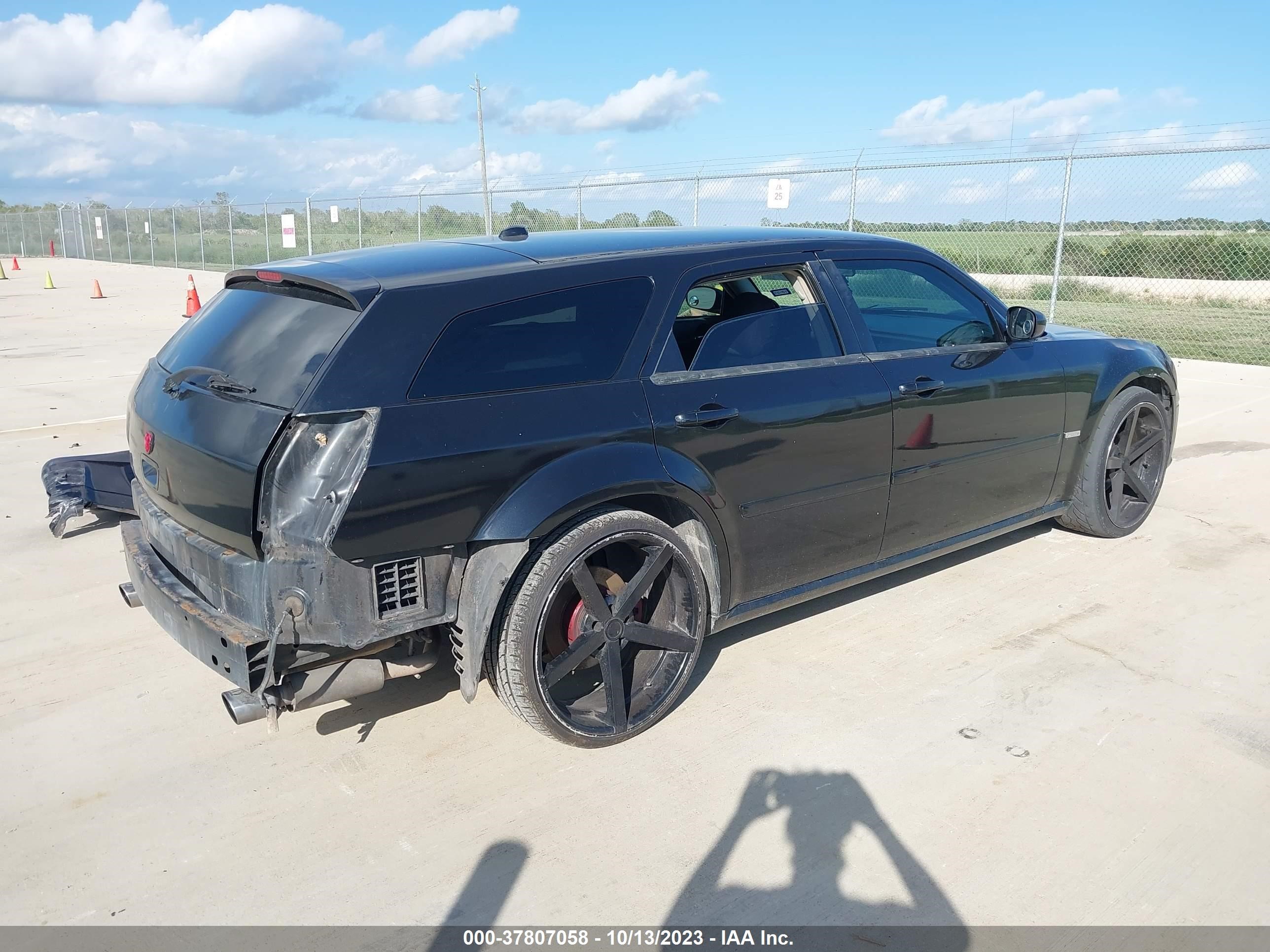 Photo 3 VIN: 2D4FV48V25H166691 - DODGE MAGNUM 