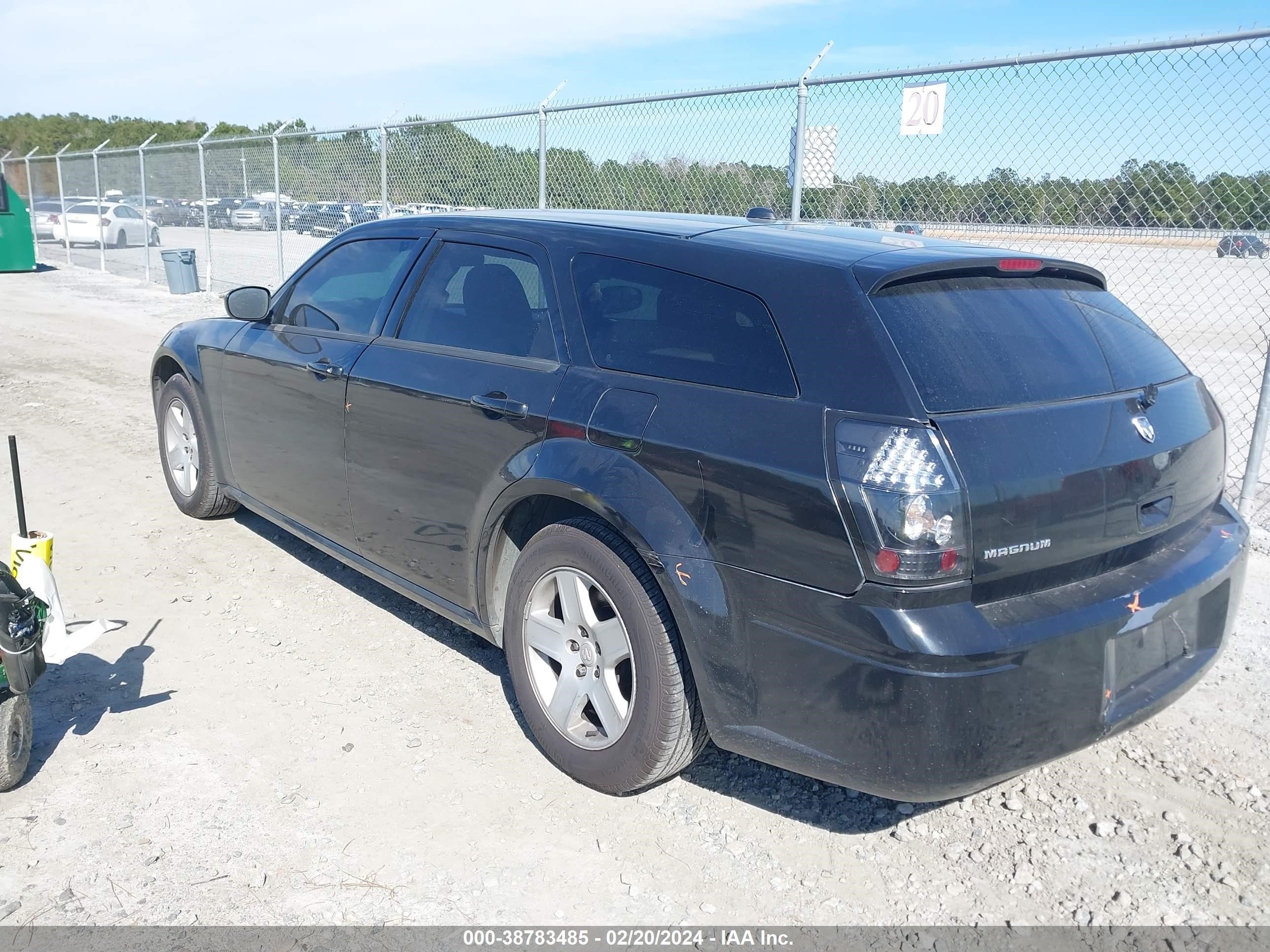 Photo 2 VIN: 2D4FV48V25H607056 - DODGE MAGNUM 