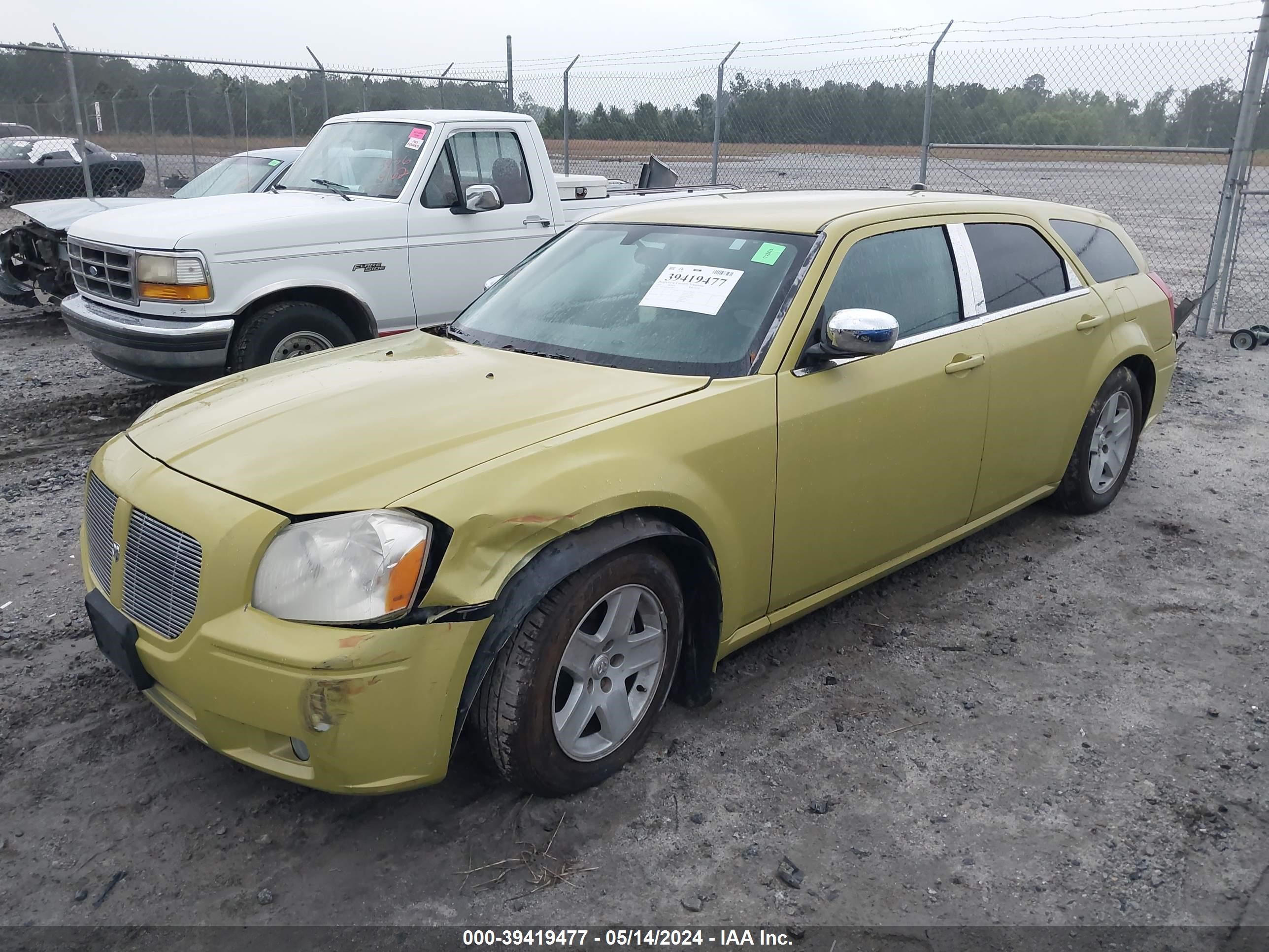 Photo 1 VIN: 2D4FV48V35H138009 - DODGE MAGNUM 